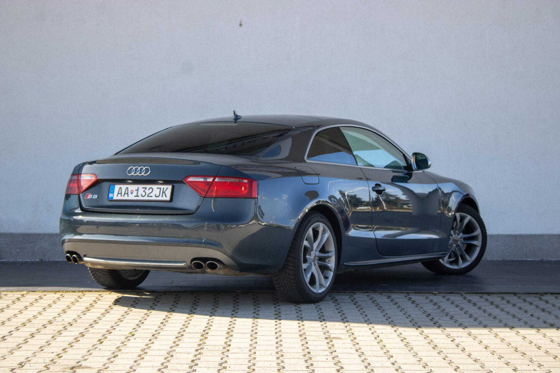 2008 AUDI S5, šedá kupé, 153 084 km