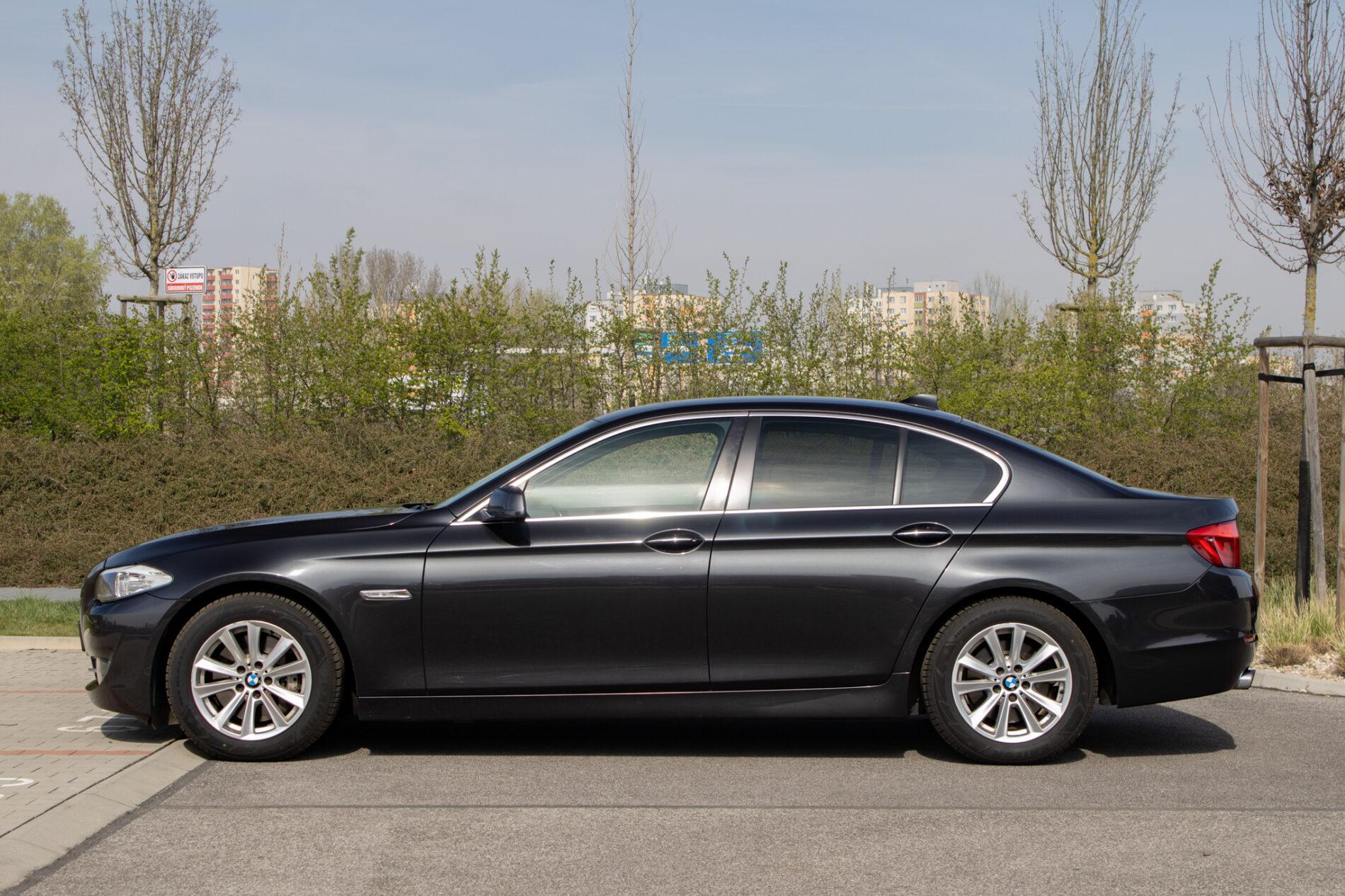 2013 BMW 528i, šedá sedan, 171 821 km