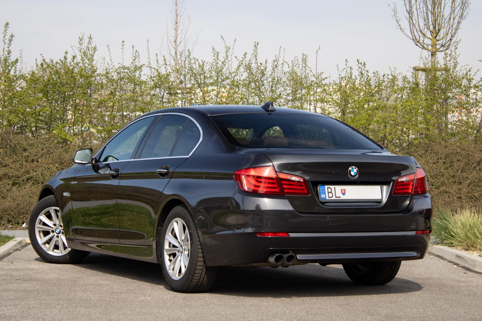 2013 BMW 528i, šedá sedan, 171 821 km