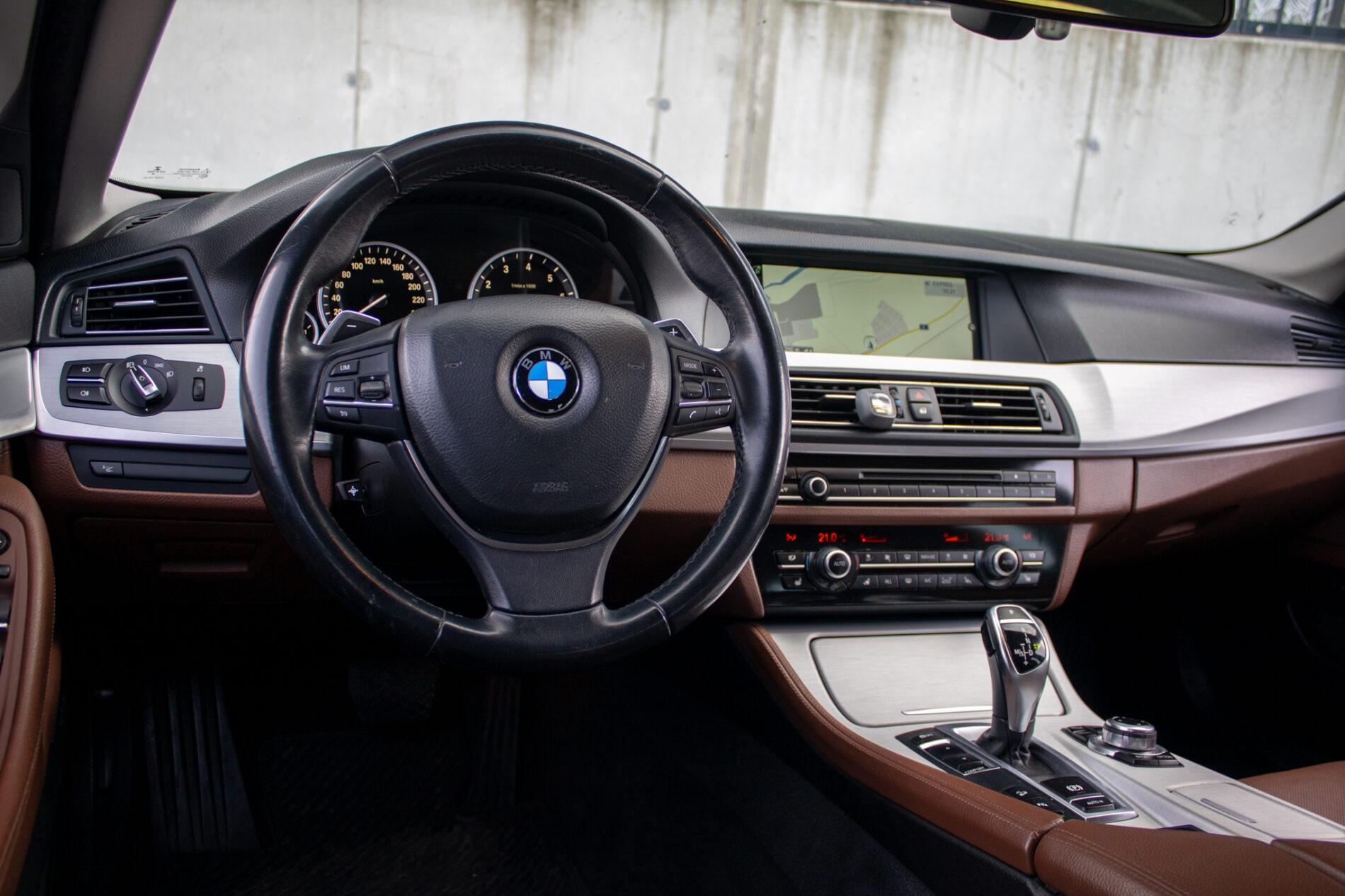 2013 BMW 528i, šedá sedan, 171 821 km