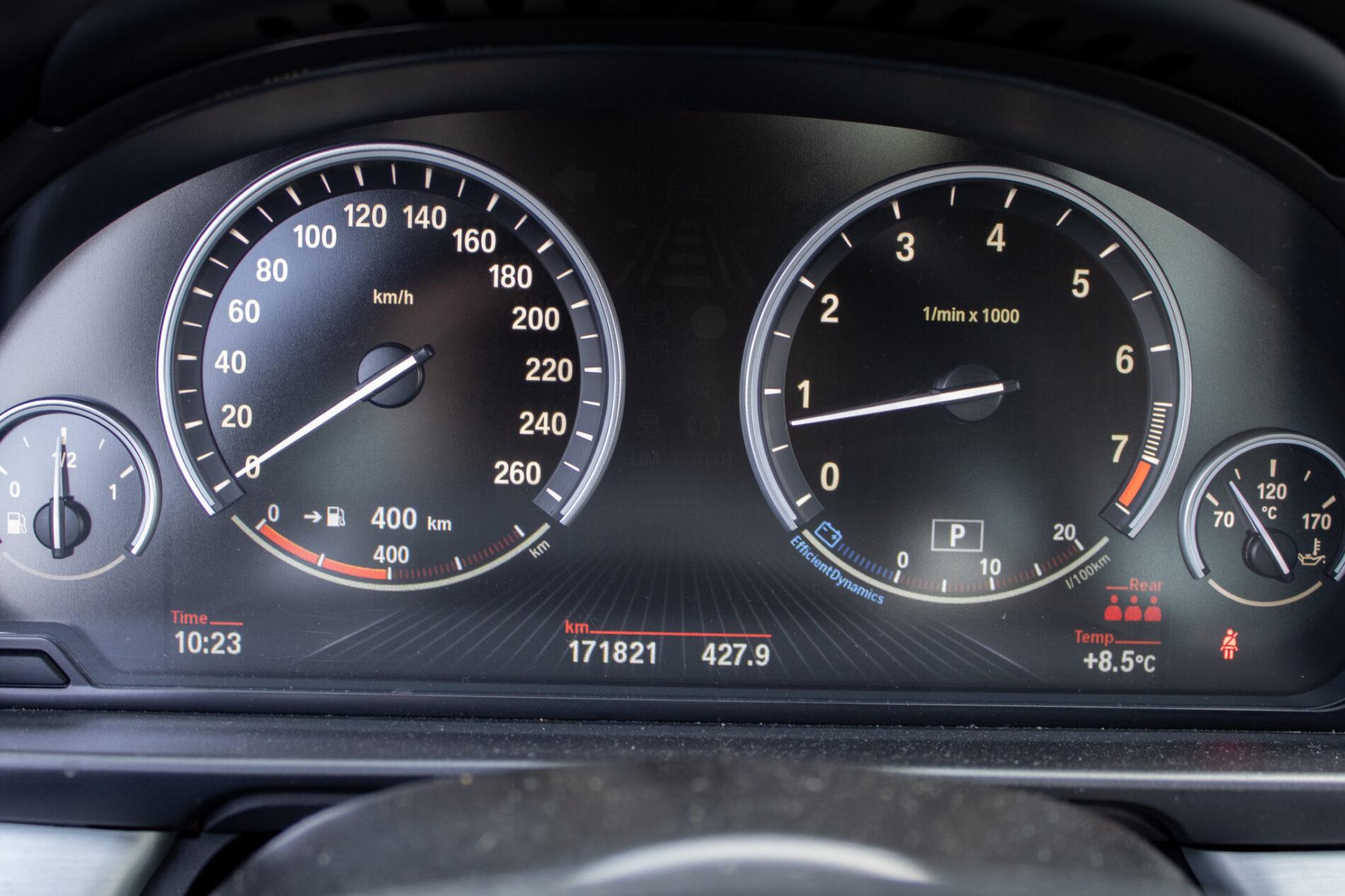 2013 BMW 528i, šedá sedan, 171 821 km