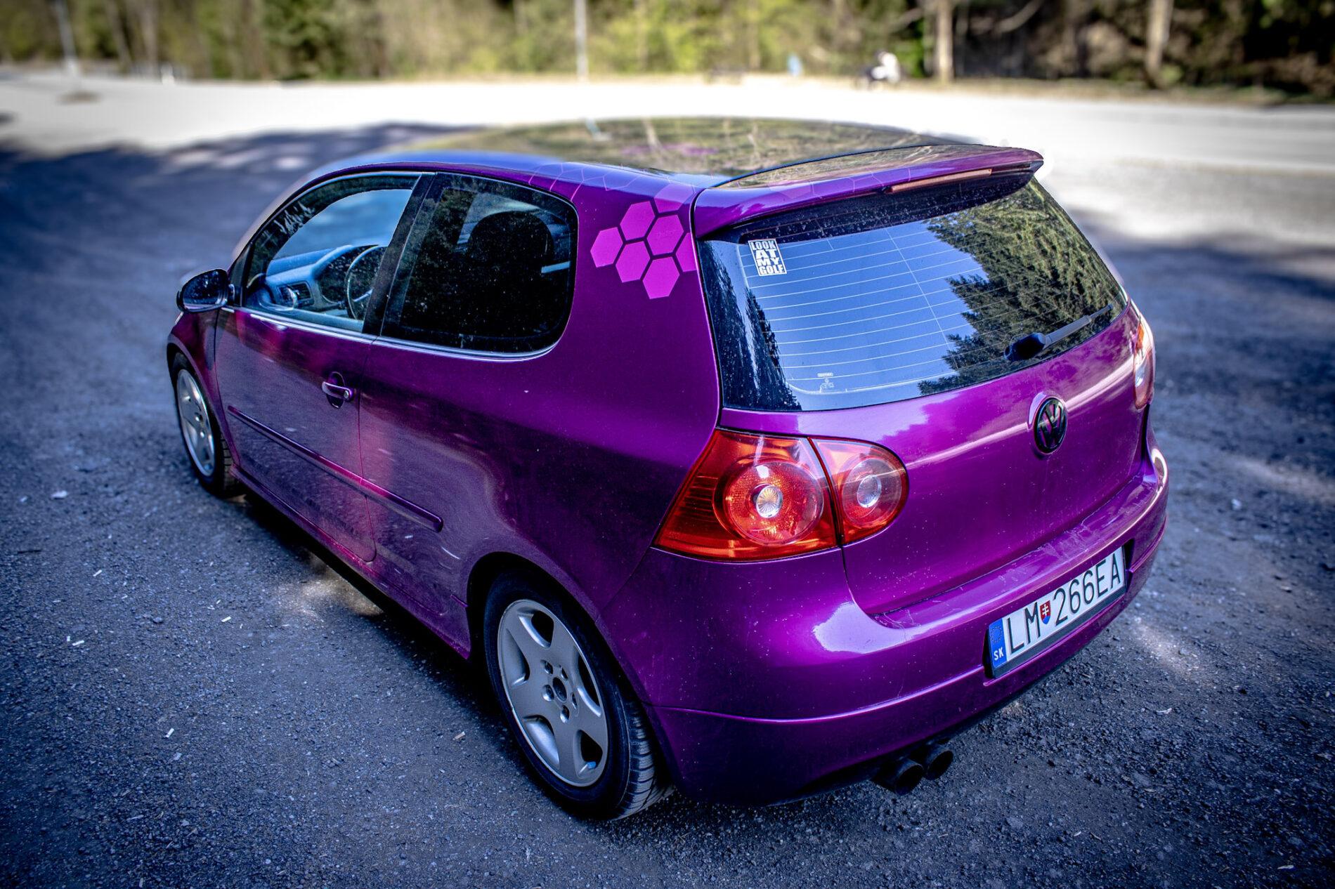 2005 Volkswagen Golf GTI, fialová hatchback, 262 667 km