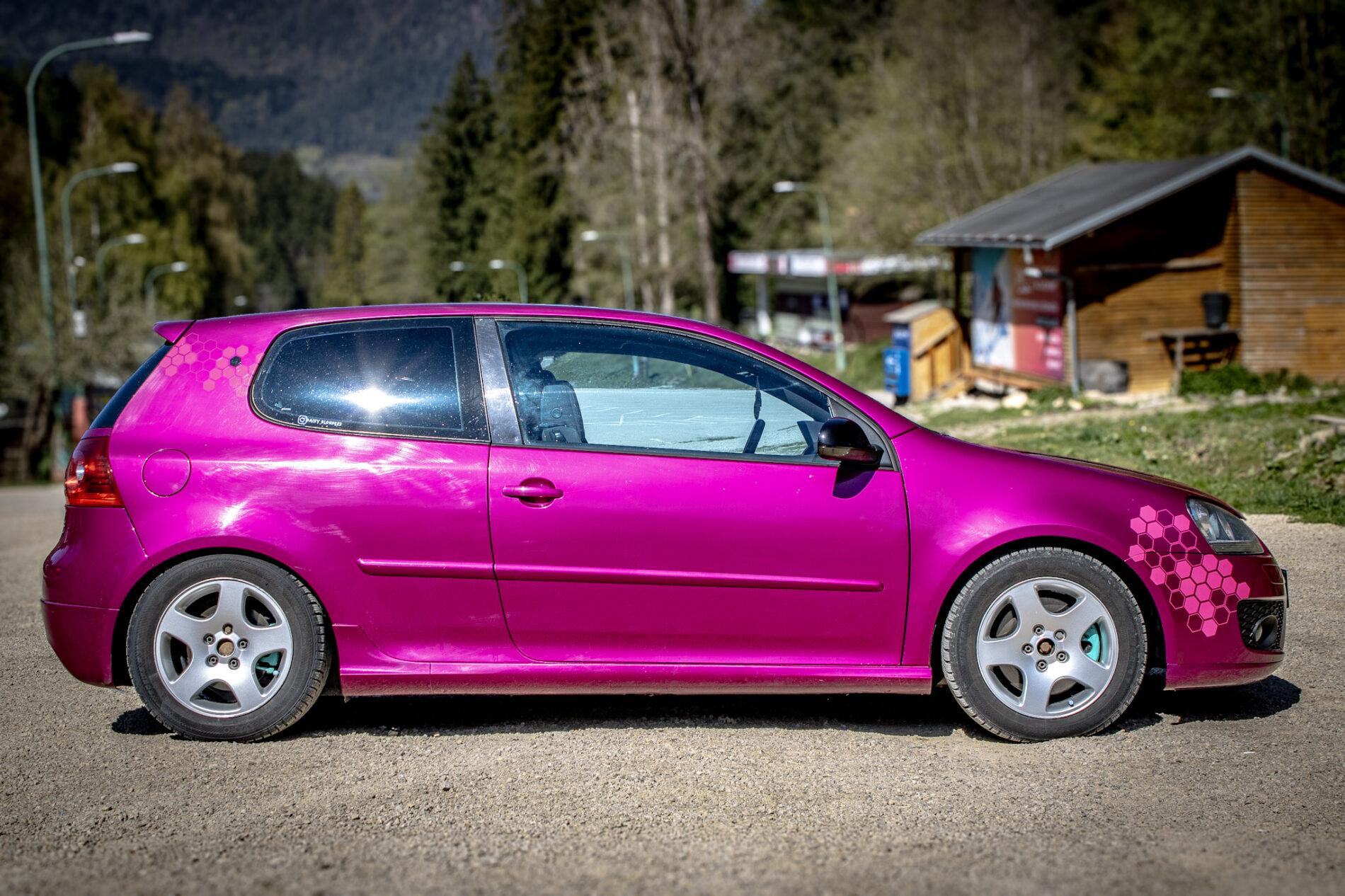 2005 Volkswagen Golf GTI, fialová hatchback, 262 667 km