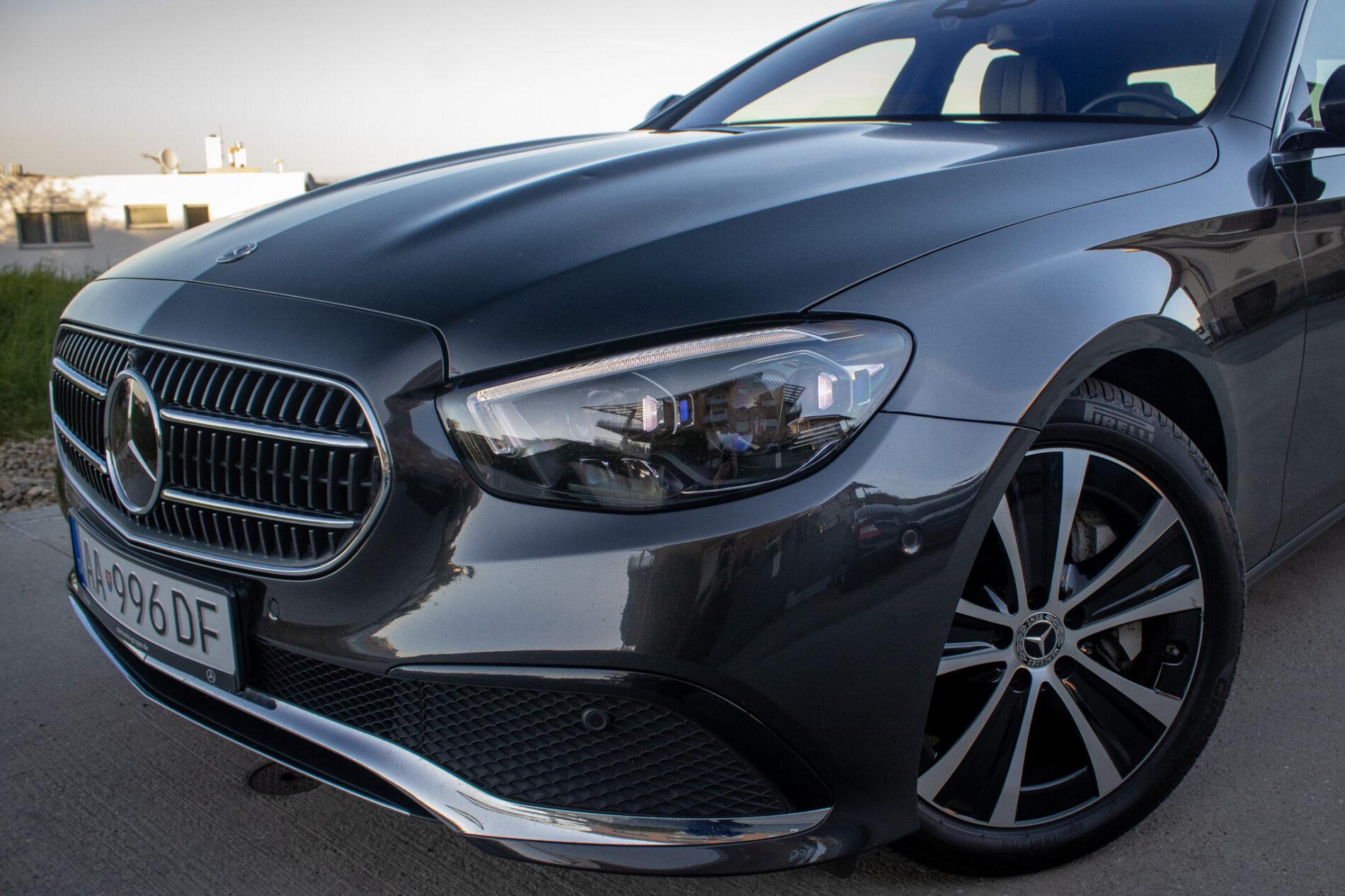 2021 Mercedes-Benz E 300, šedá sedan, 55 936 km