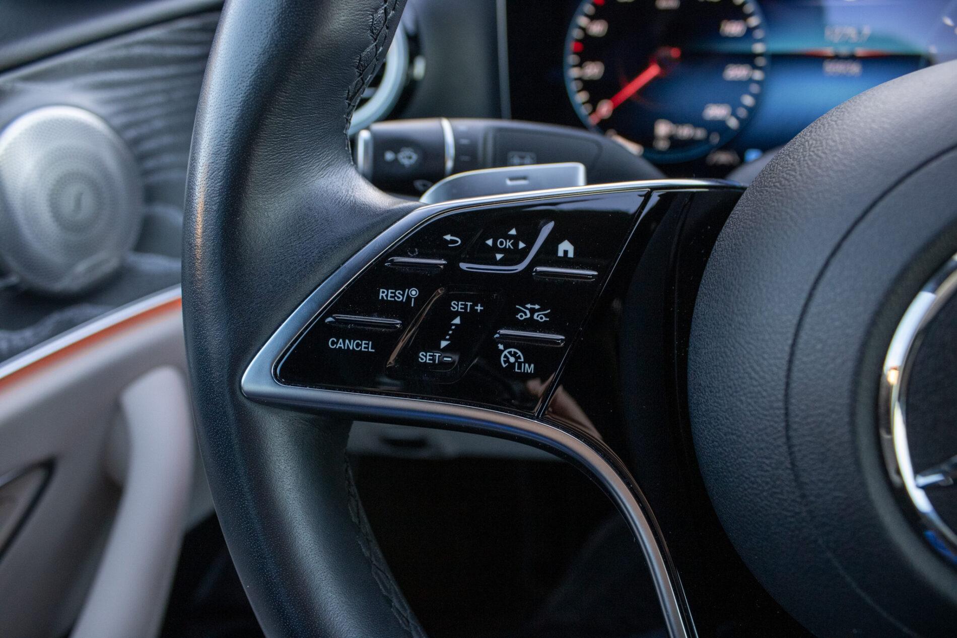 2021 Mercedes-Benz E 300, šedá sedan, 55 936 km