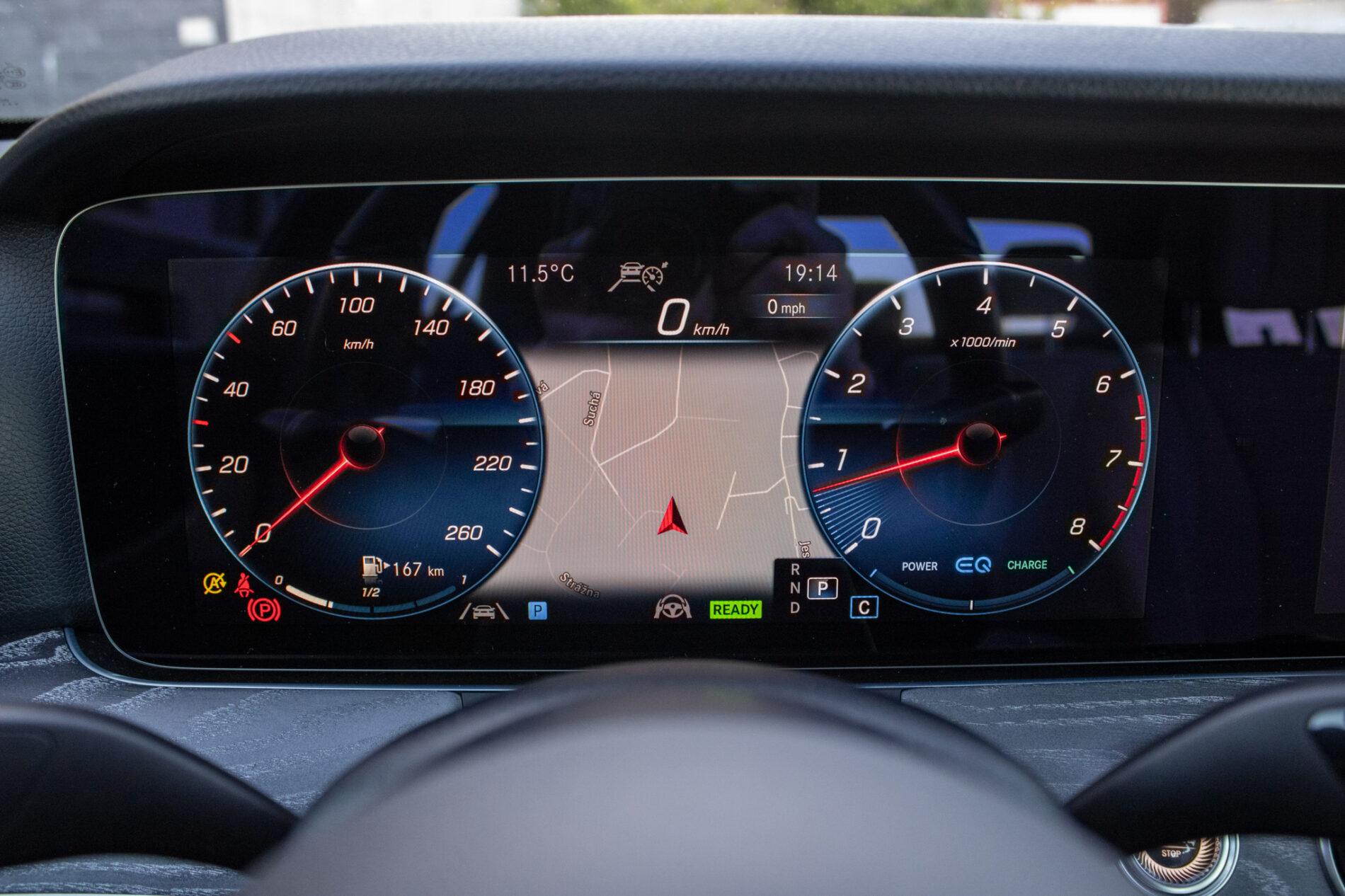 2021 Mercedes-Benz E 300, šedá sedan, 55 936 km