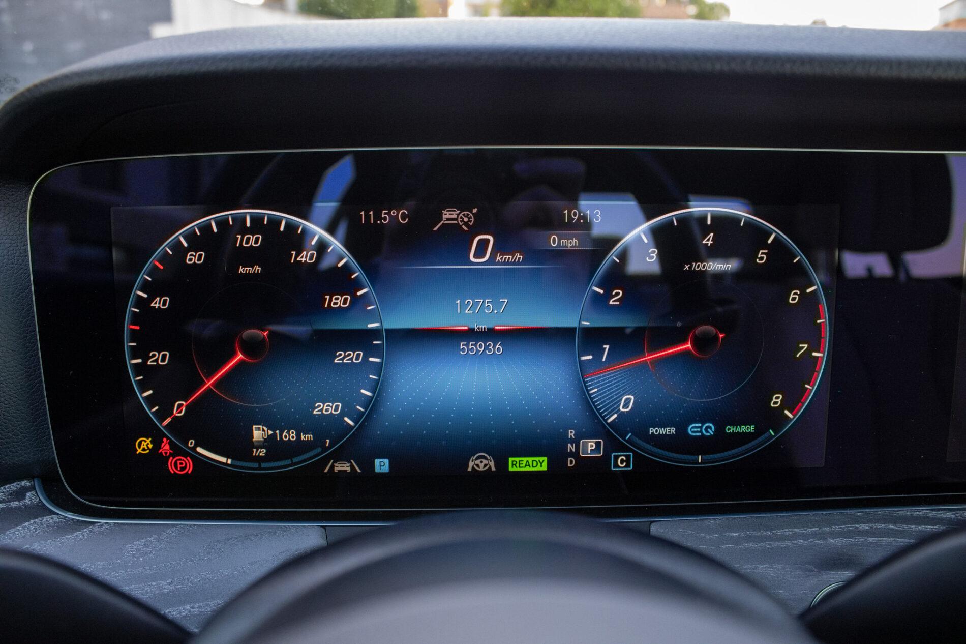 2021 Mercedes-Benz E 300, šedá sedan, 55 936 km