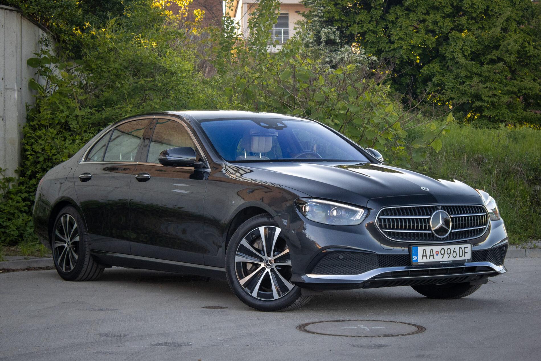 2021 Mercedes-Benz E 300, šedá sedan, 55 936 km