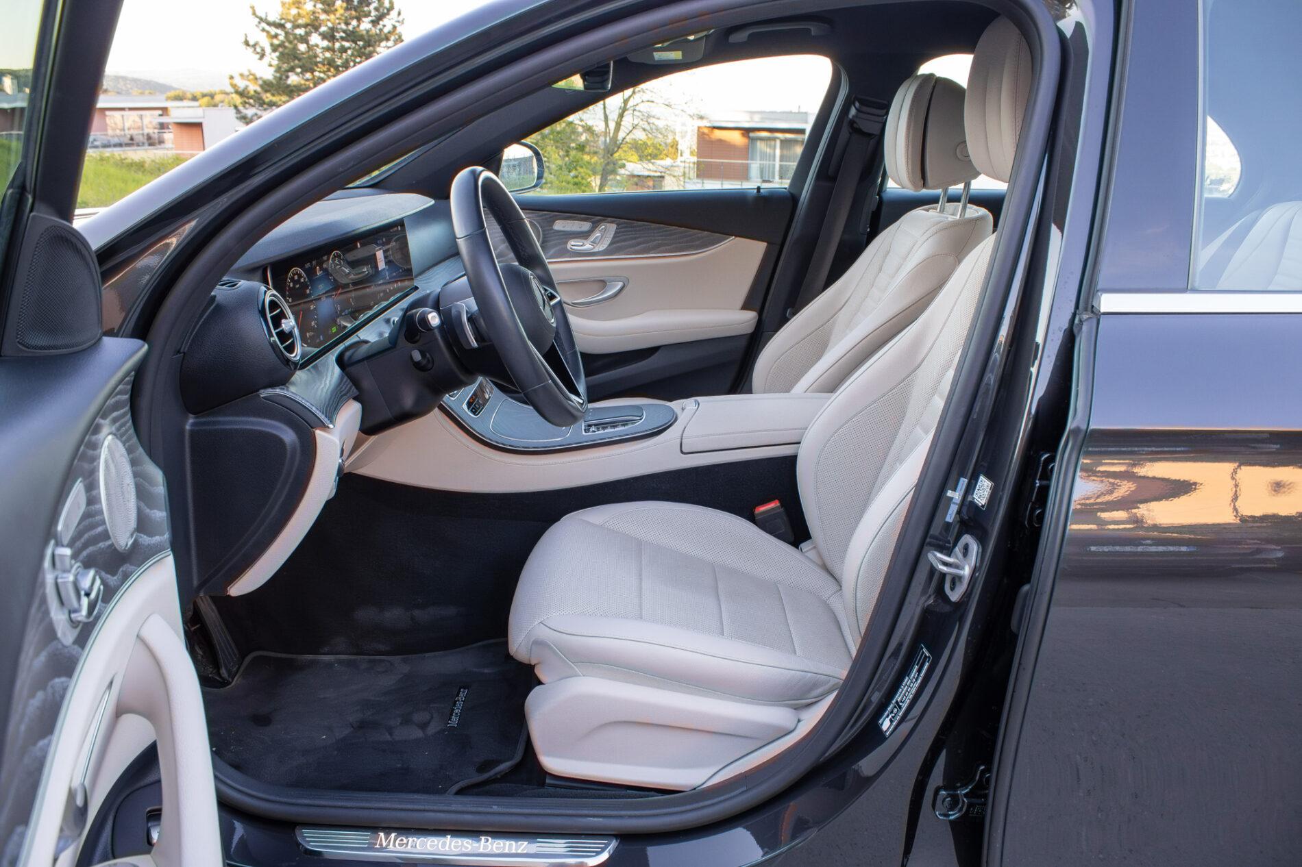 2021 Mercedes-Benz E 300, šedá sedan, 55 936 km