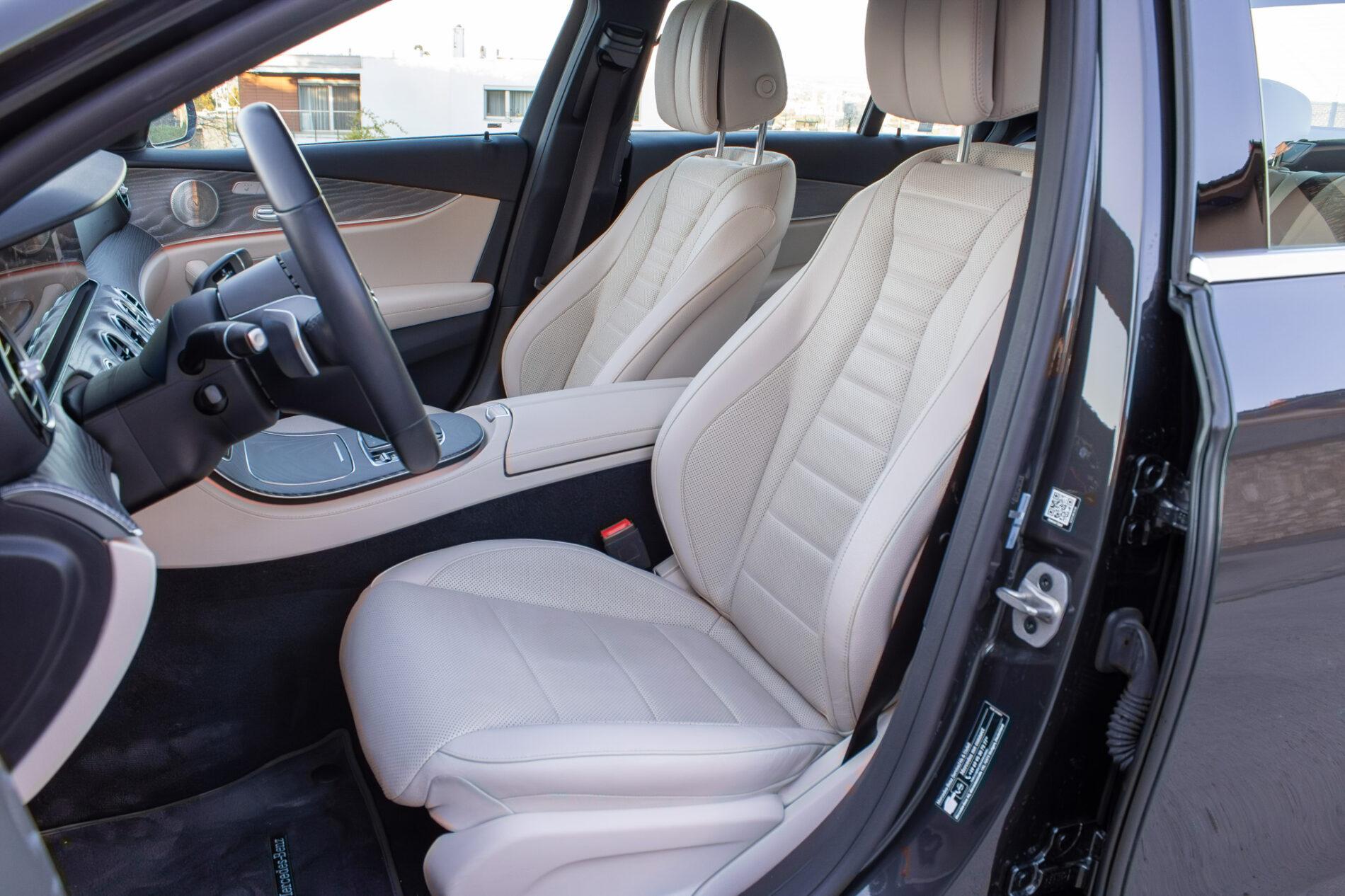 2021 Mercedes-Benz E 300, šedá sedan, 55 936 km