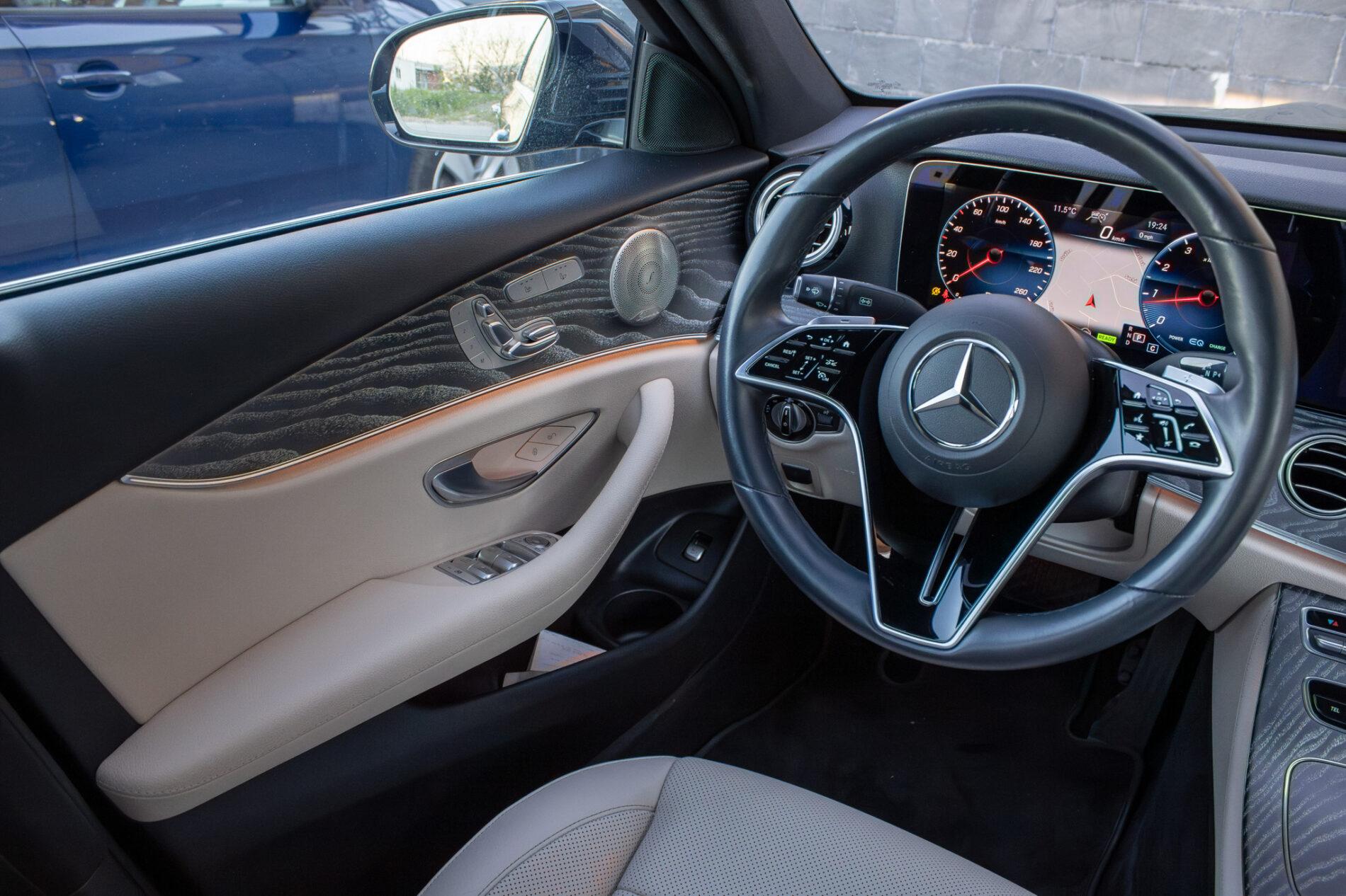 2021 Mercedes-Benz E 300, šedá sedan, 55 936 km
