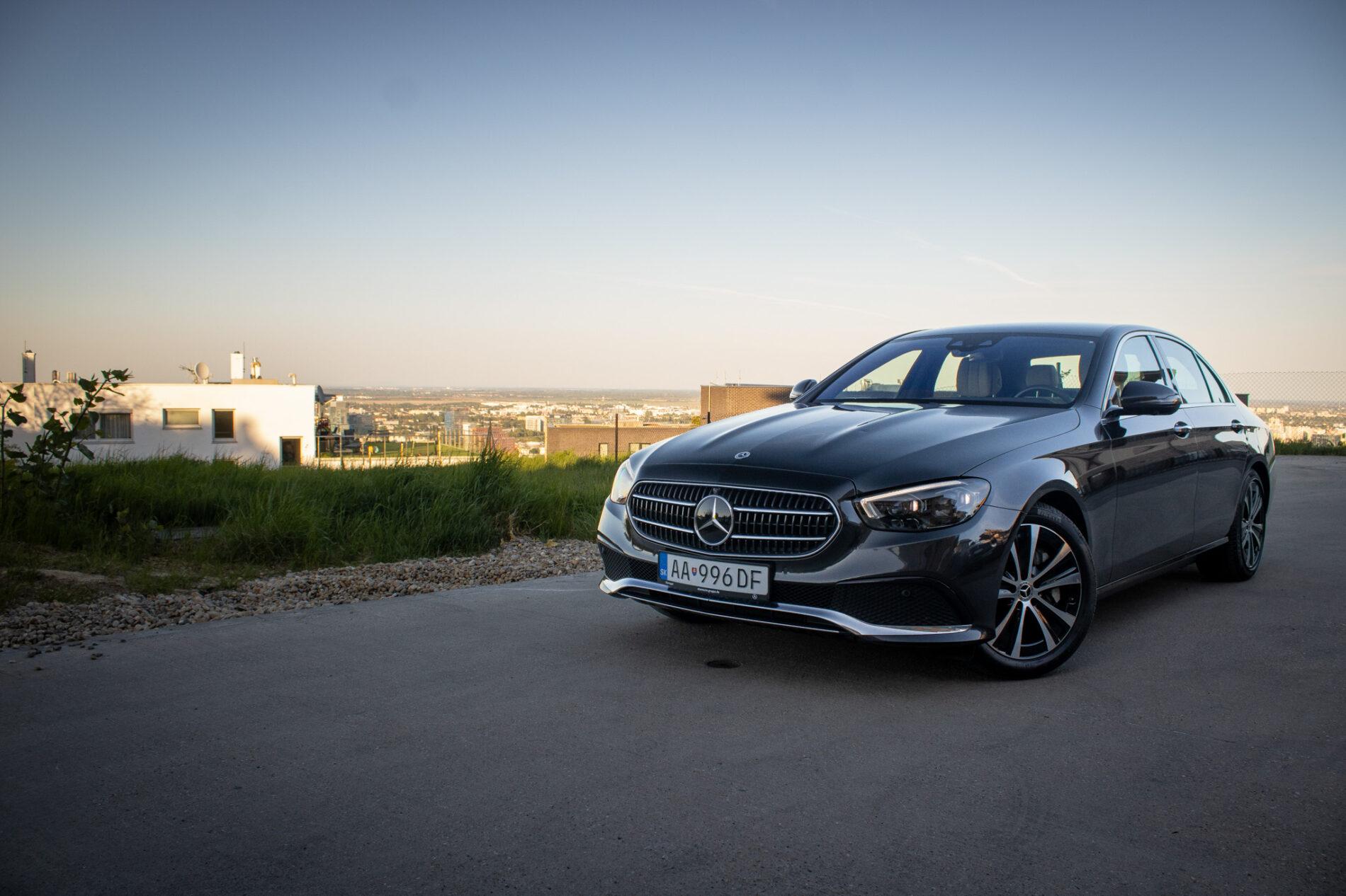 2021 Mercedes-Benz E 300, šedá sedan, 55 936 km