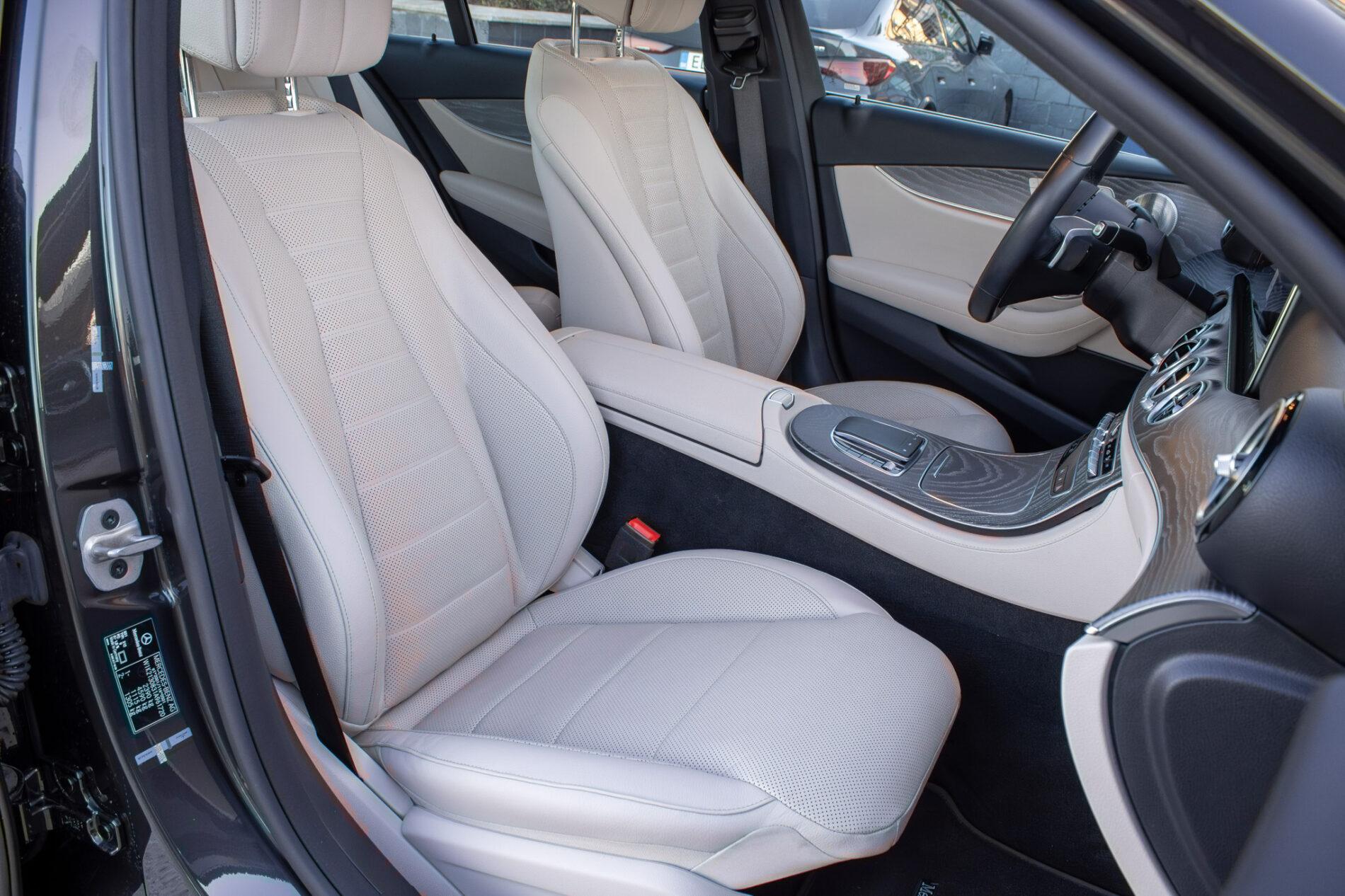 2021 Mercedes-Benz E 300, šedá sedan, 55 936 km