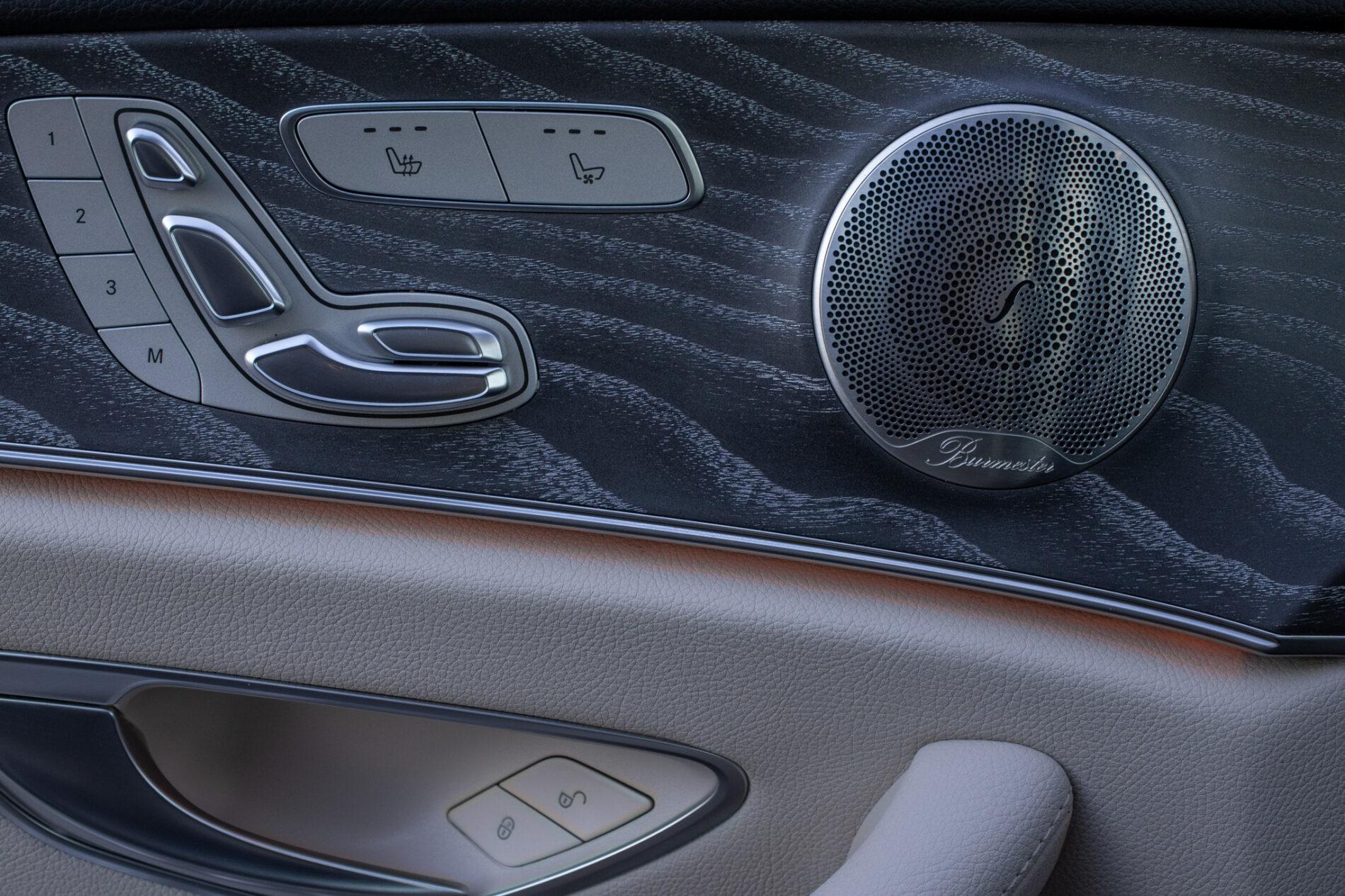 2021 Mercedes-Benz E 300, šedá sedan, 55 936 km