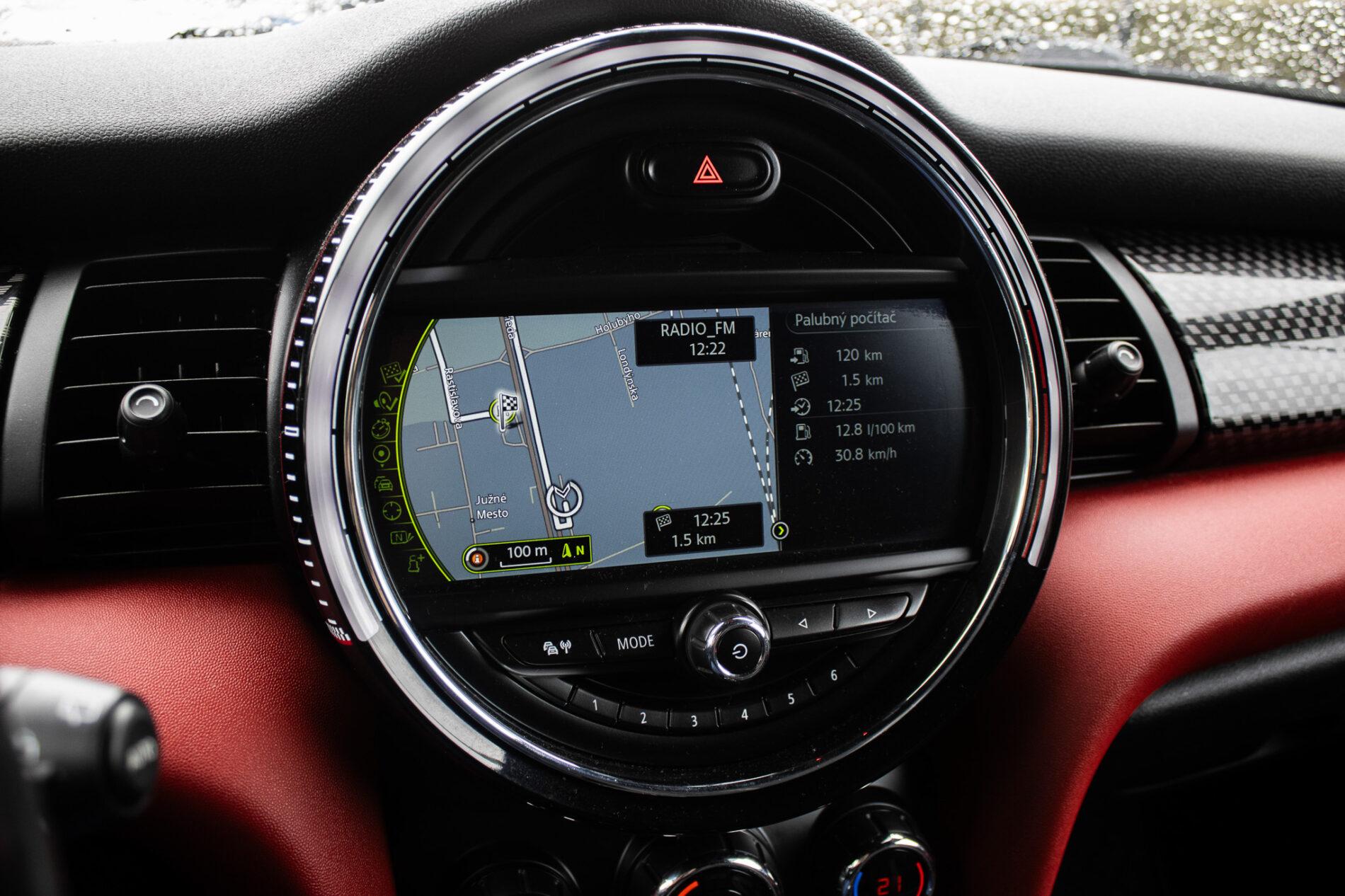 2016 MINI John Cooper Works, šedá hatchback, 143 900 km