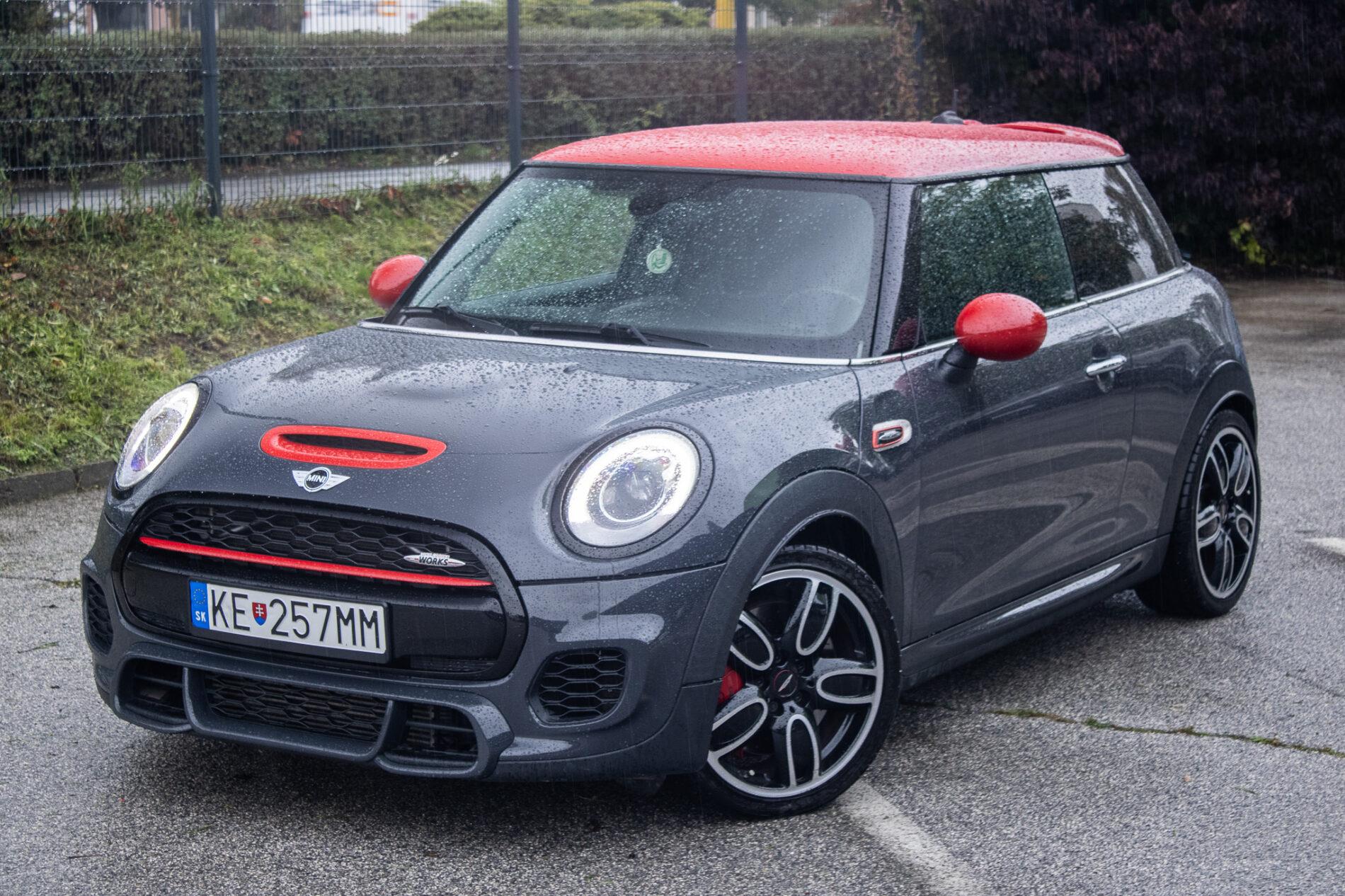 2016 MINI John Cooper Works, šedá hatchback, 143 900 km