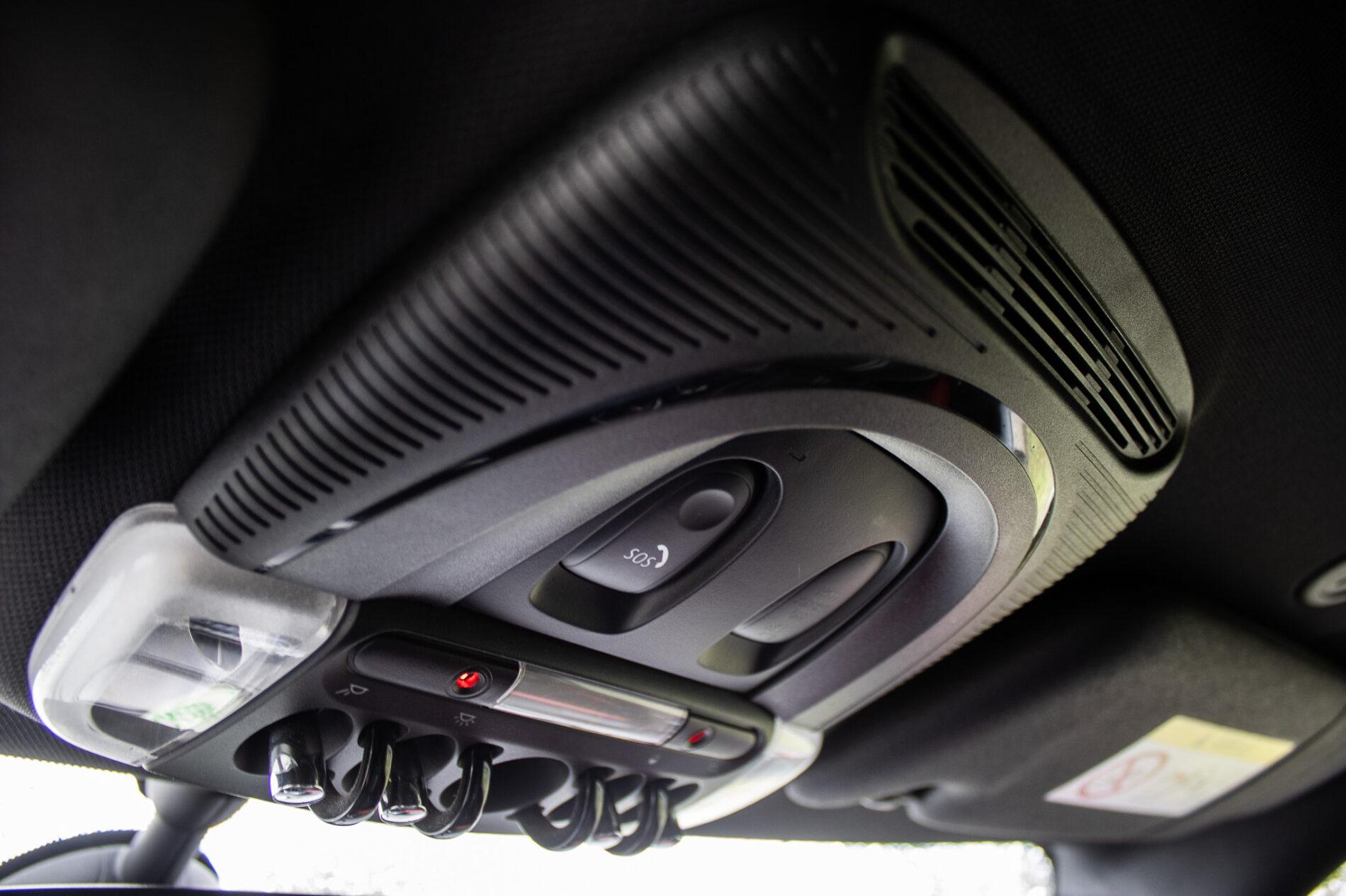 2016 MINI John Cooper Works, šedá hatchback, 143 900 km