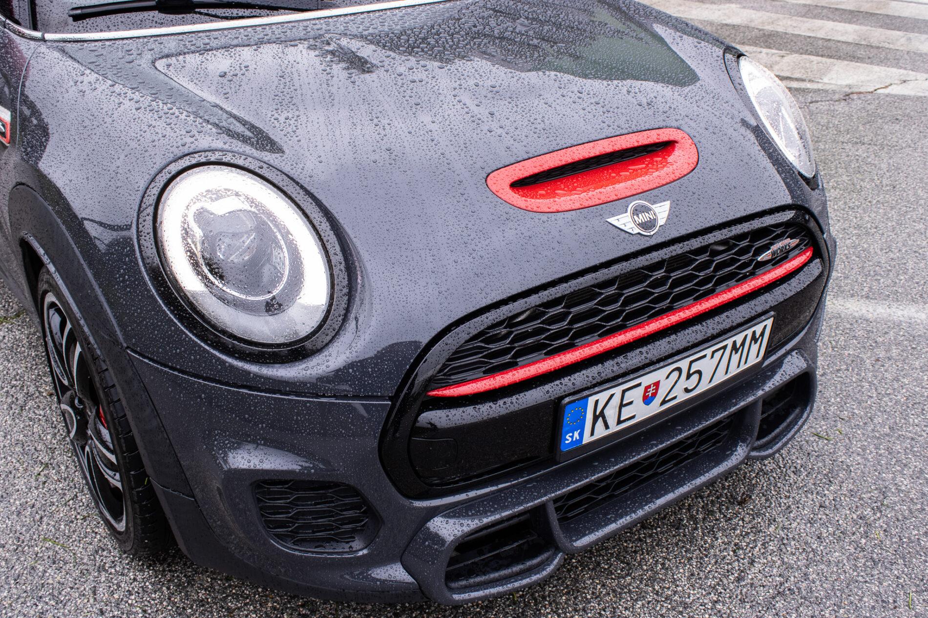 2016 MINI John Cooper Works, šedá hatchback, 143 900 km