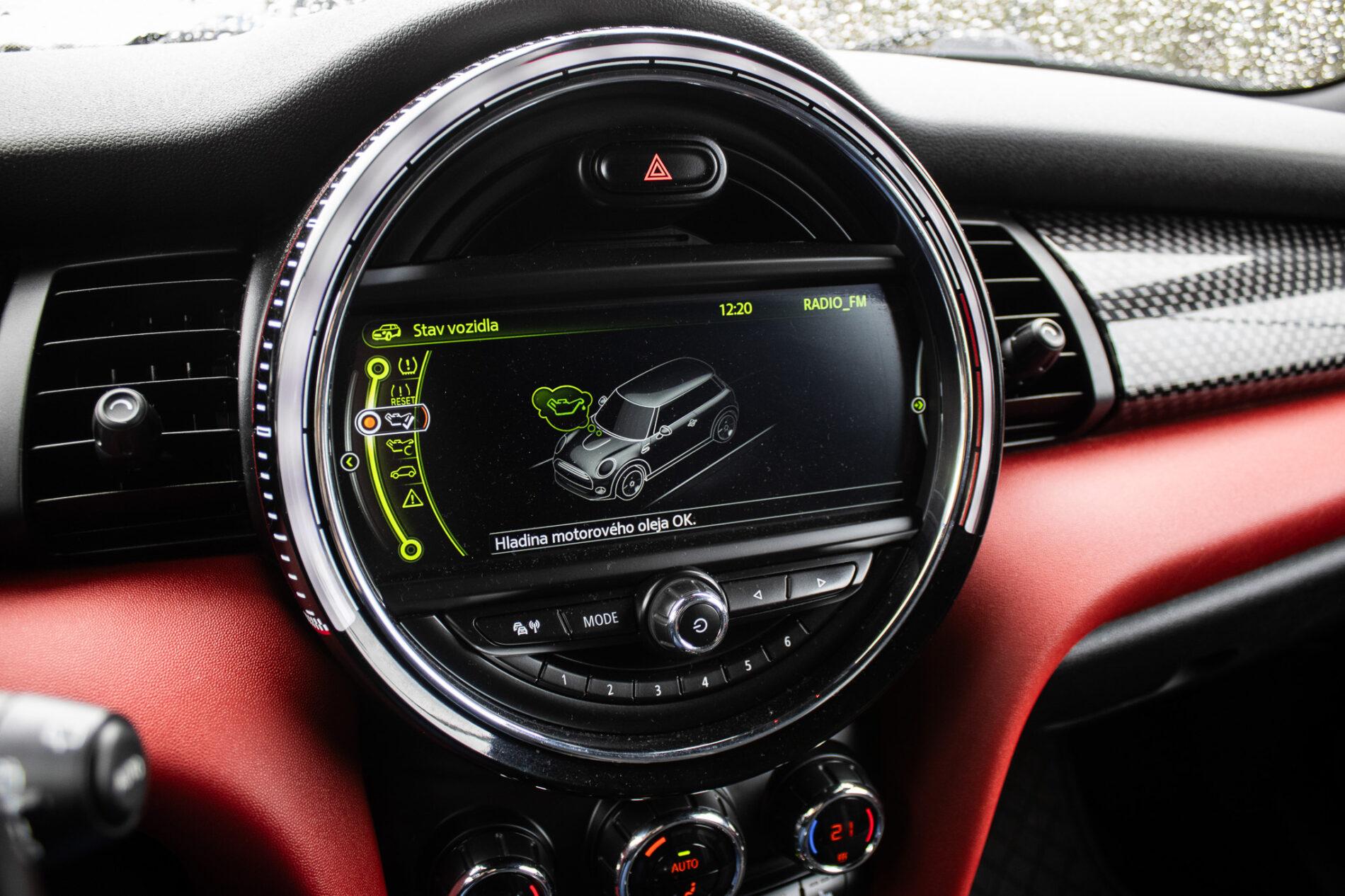 2016 MINI John Cooper Works, šedá hatchback, 143 900 km