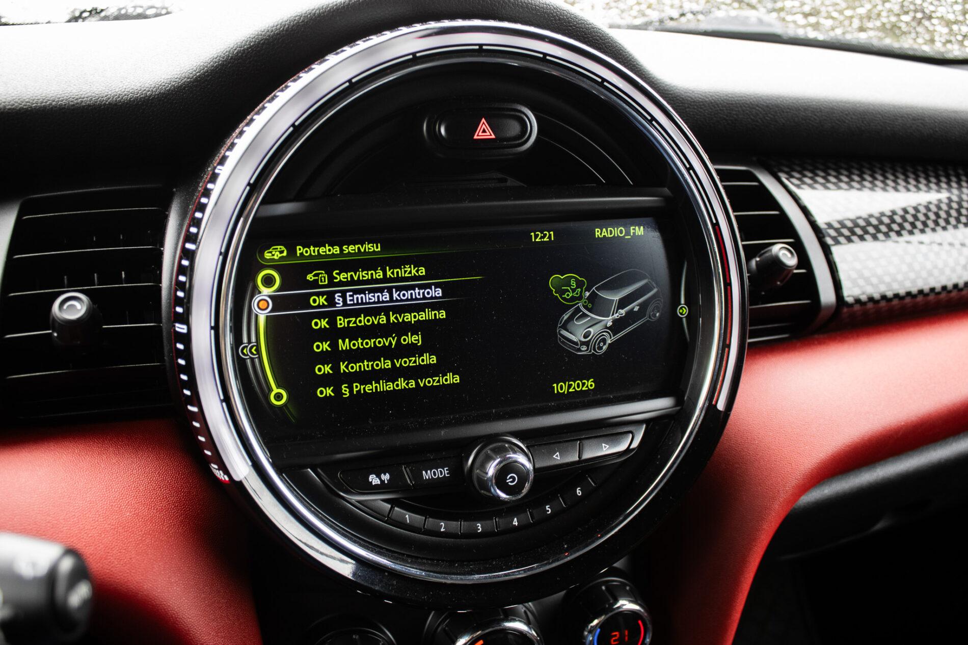 2016 MINI John Cooper Works, šedá hatchback, 143 900 km