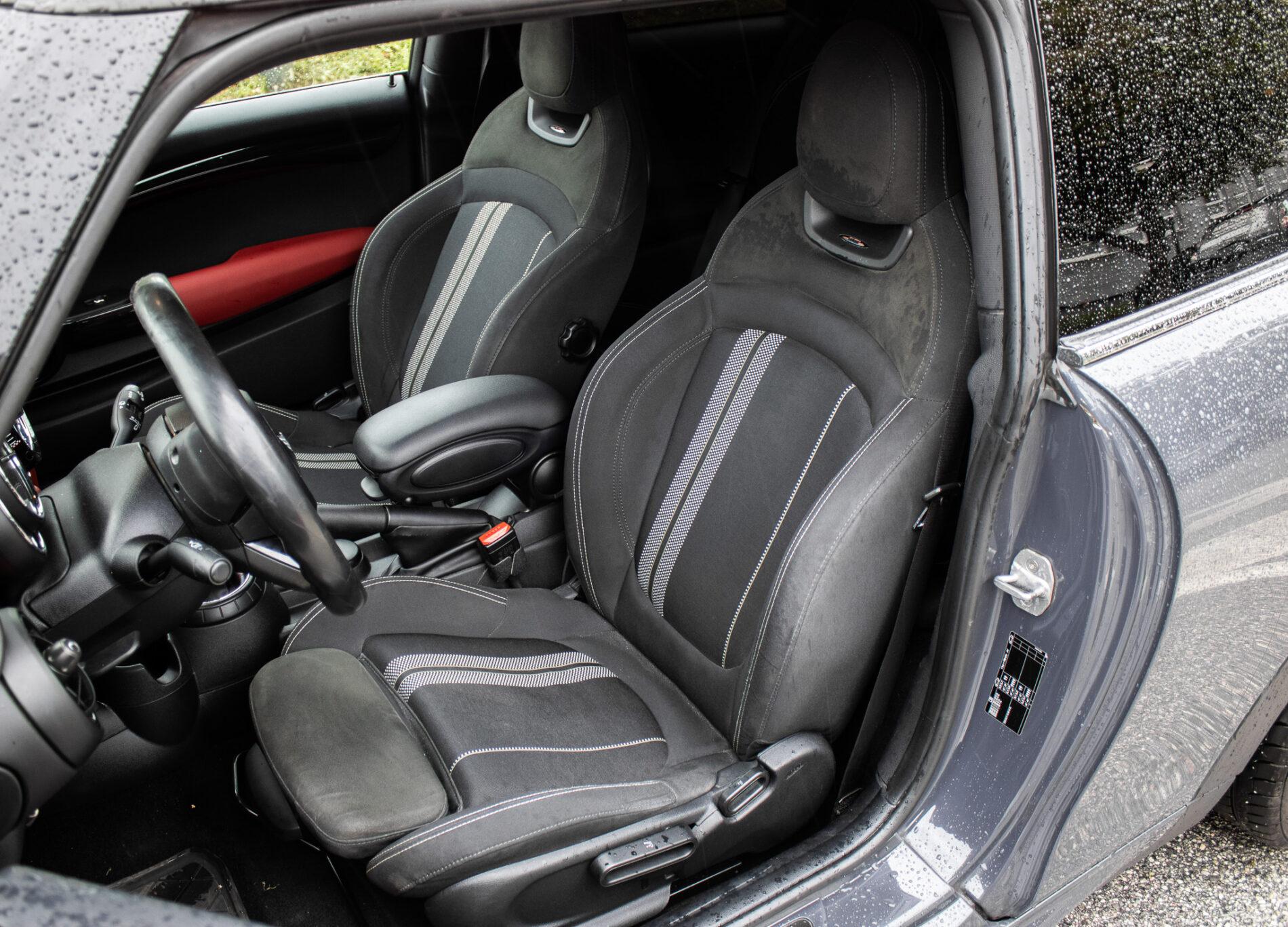 2016 MINI John Cooper Works, šedá hatchback, 143 900 km