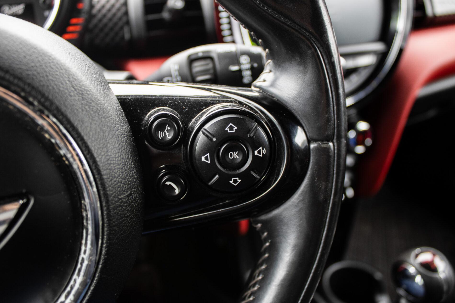 2016 MINI John Cooper Works, šedá hatchback, 143 900 km