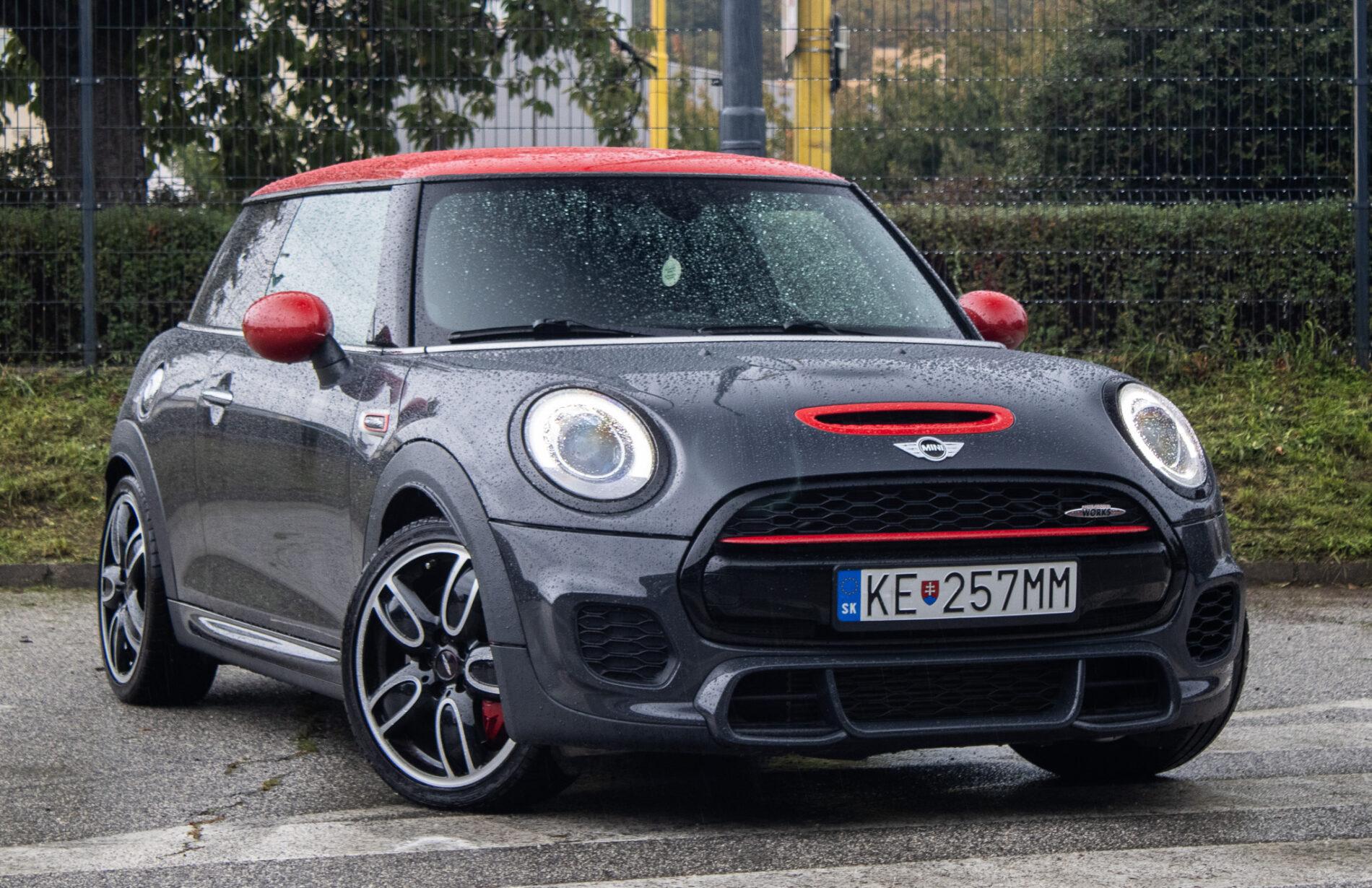 2016 MINI John Cooper Works, šedá hatchback, 143 900 km
