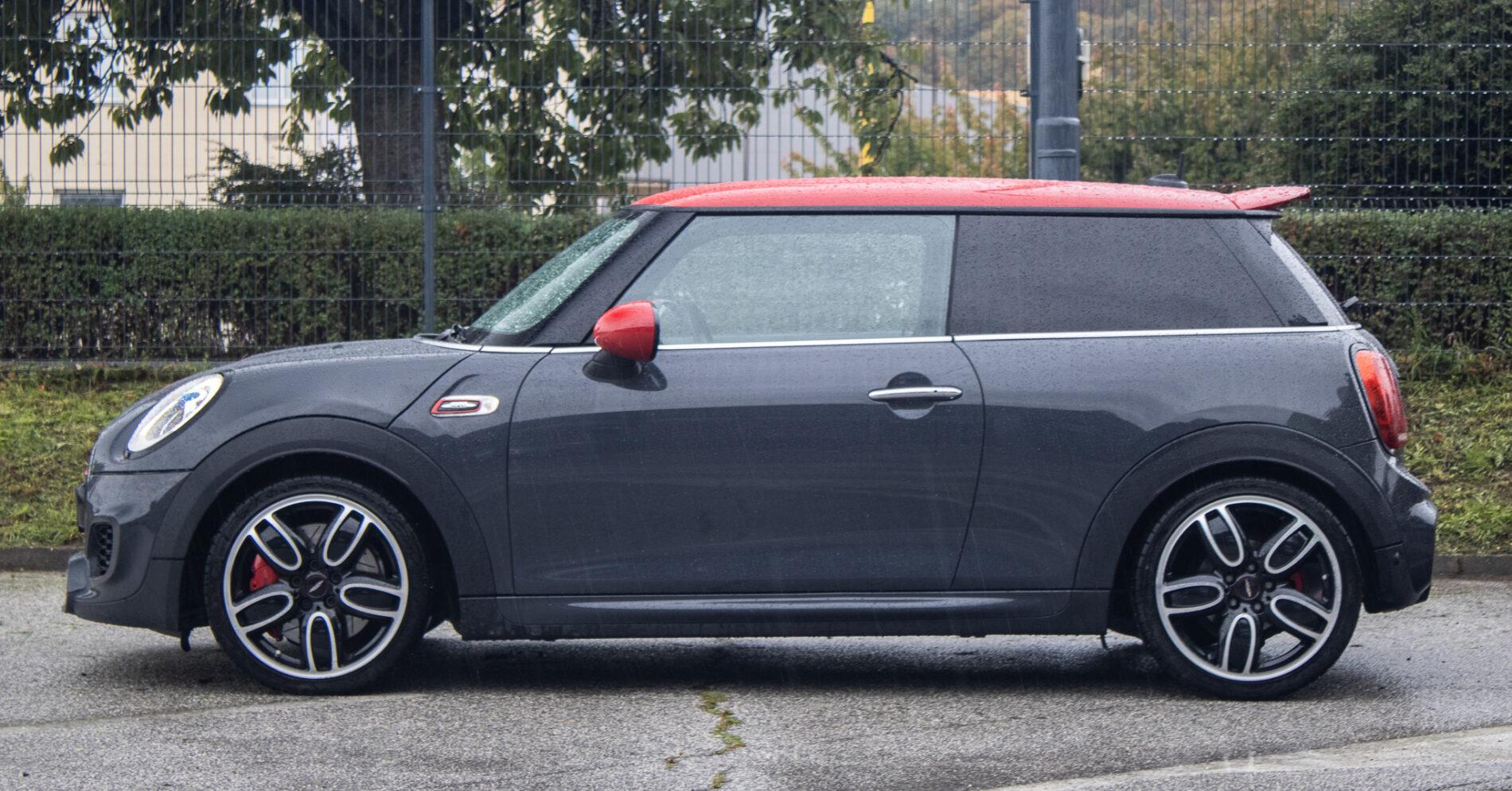 2016 MINI John Cooper Works, šedá hatchback, 143 900 km