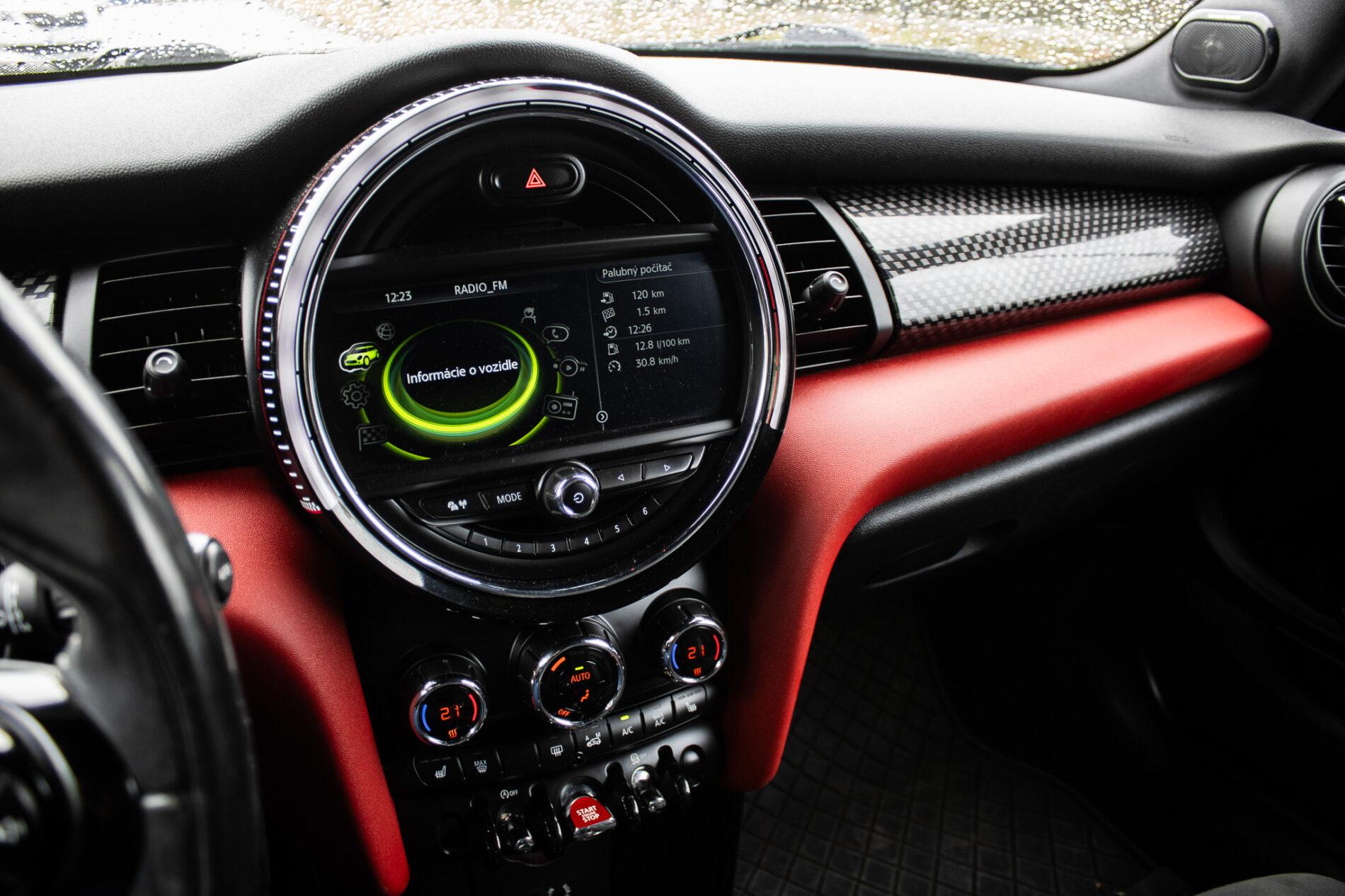 2016 MINI John Cooper Works, šedá hatchback, 143 900 km