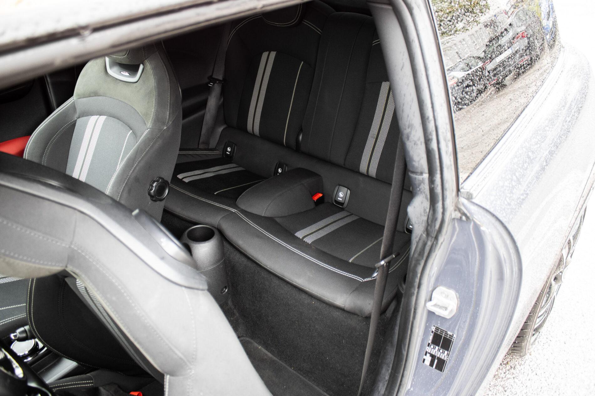 2016 MINI John Cooper Works, šedá hatchback, 143 900 km