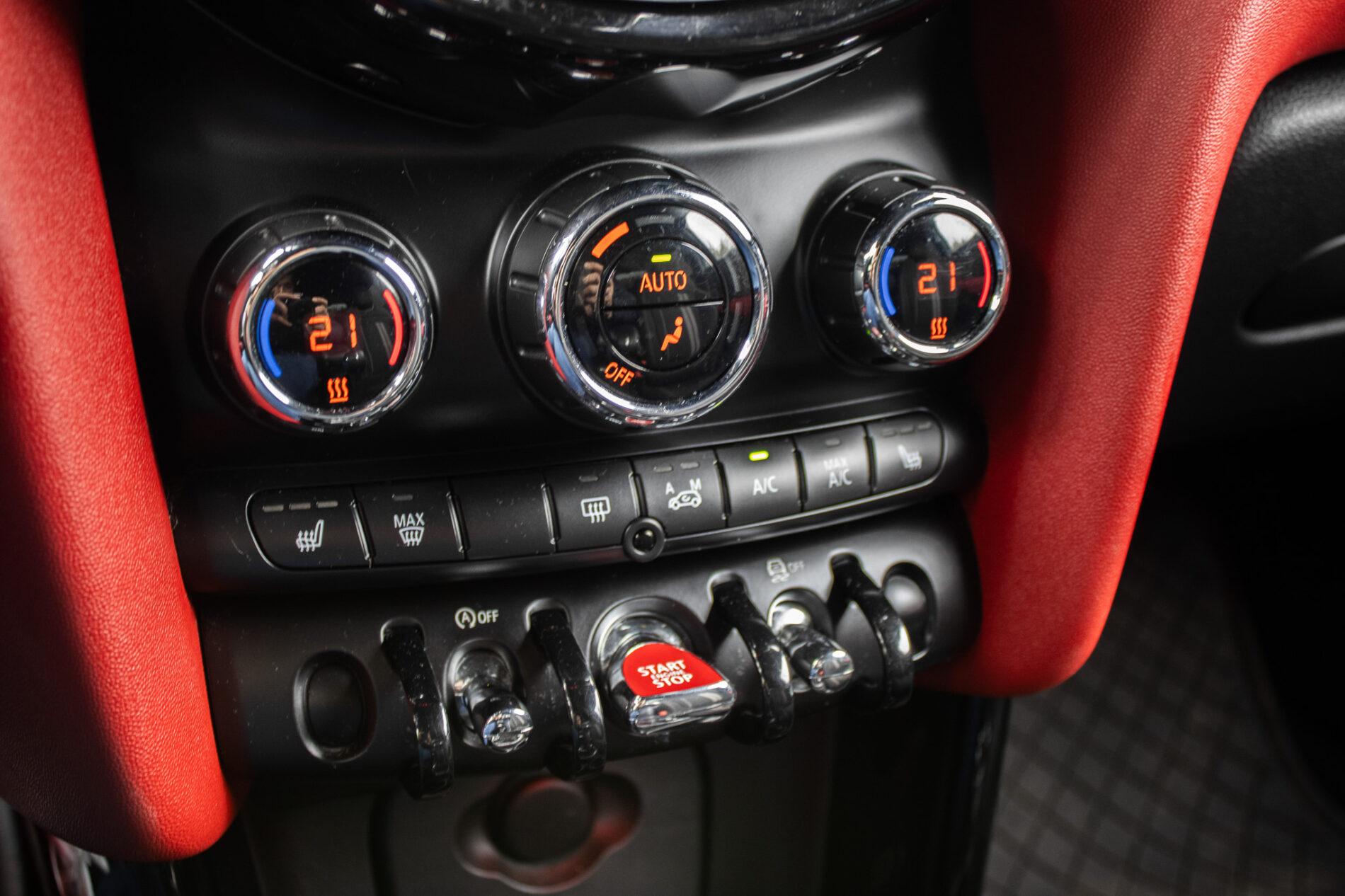 2016 MINI John Cooper Works, šedá hatchback, 143 900 km