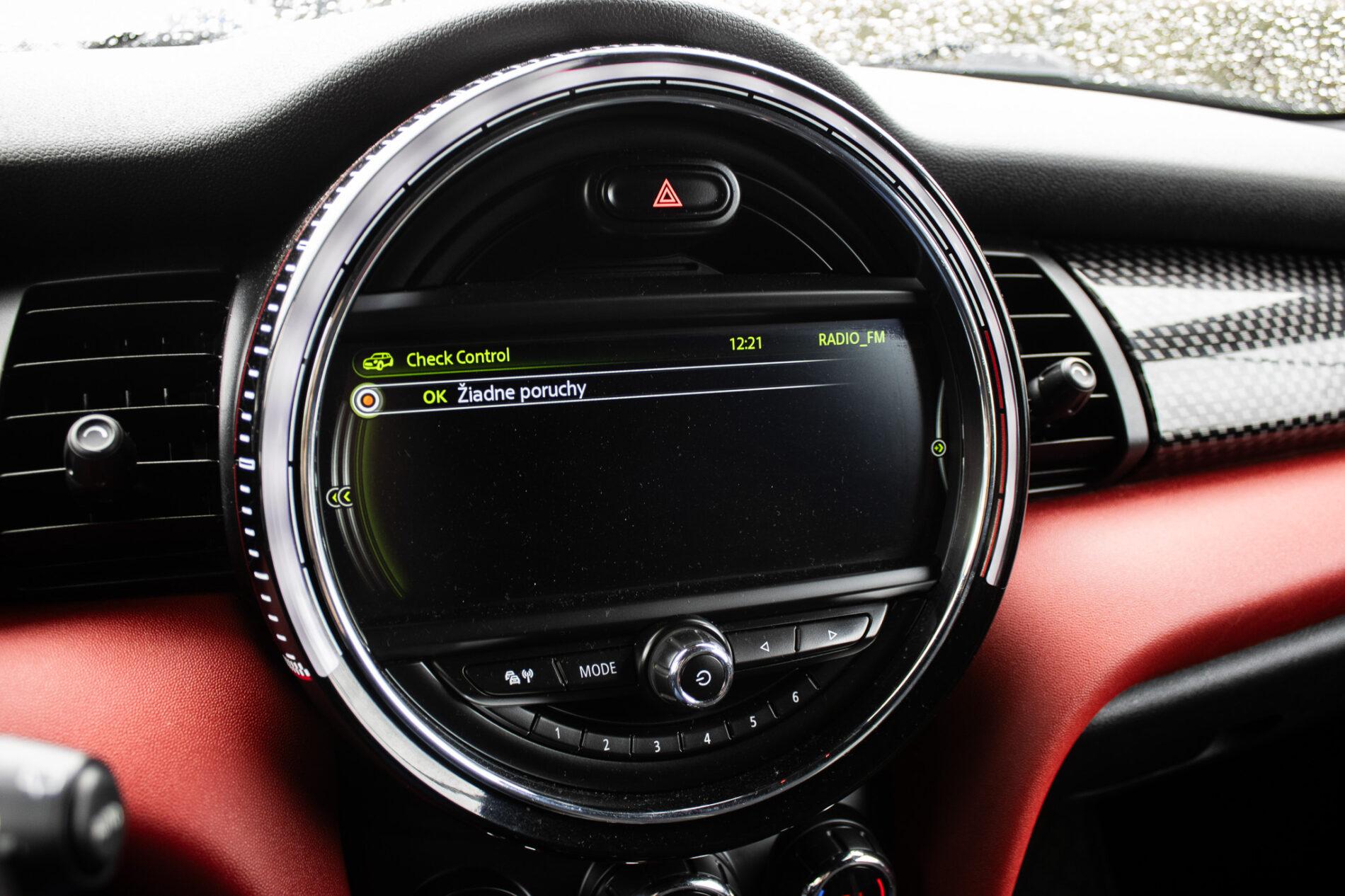 2016 MINI John Cooper Works, šedá hatchback, 143 900 km