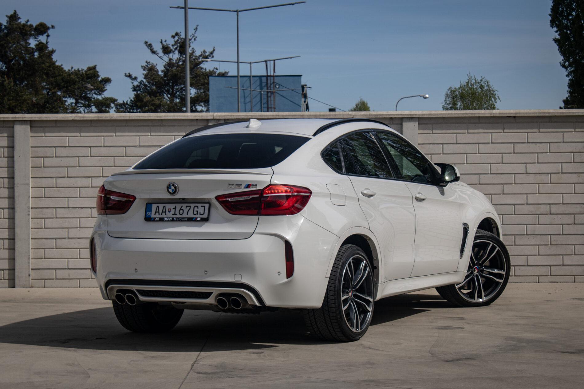 2016 BMW X6 M, bílá suv, 227 553 km