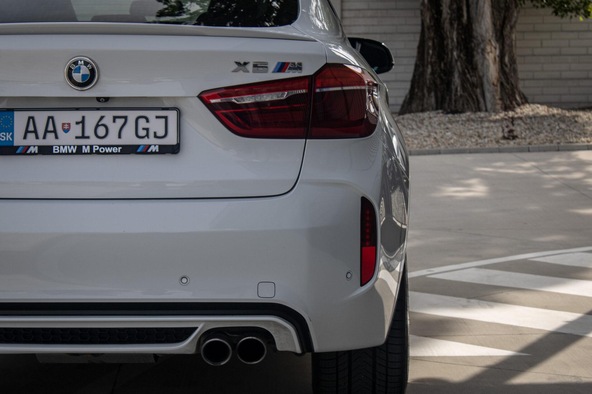 2016 BMW X6 M, bílá suv, 227 553 km