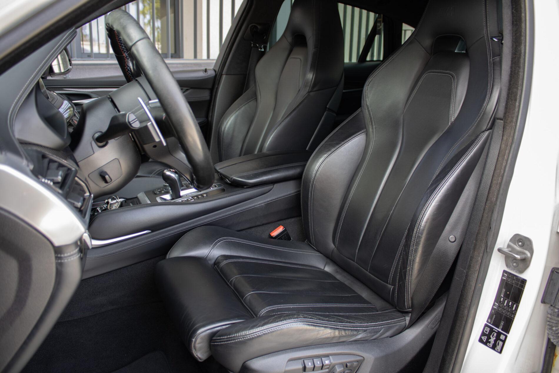 2016 BMW X6 M, bílá suv, 227 553 km