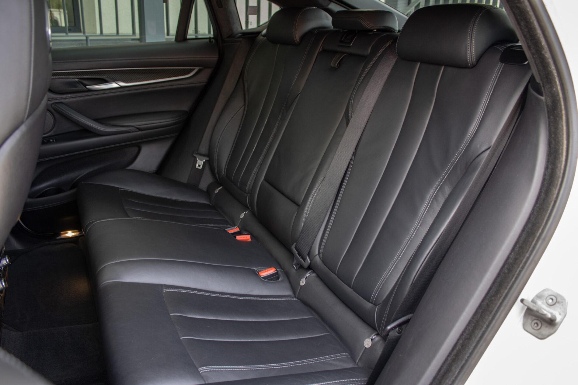 2016 BMW X6 M, bílá suv, 227 553 km