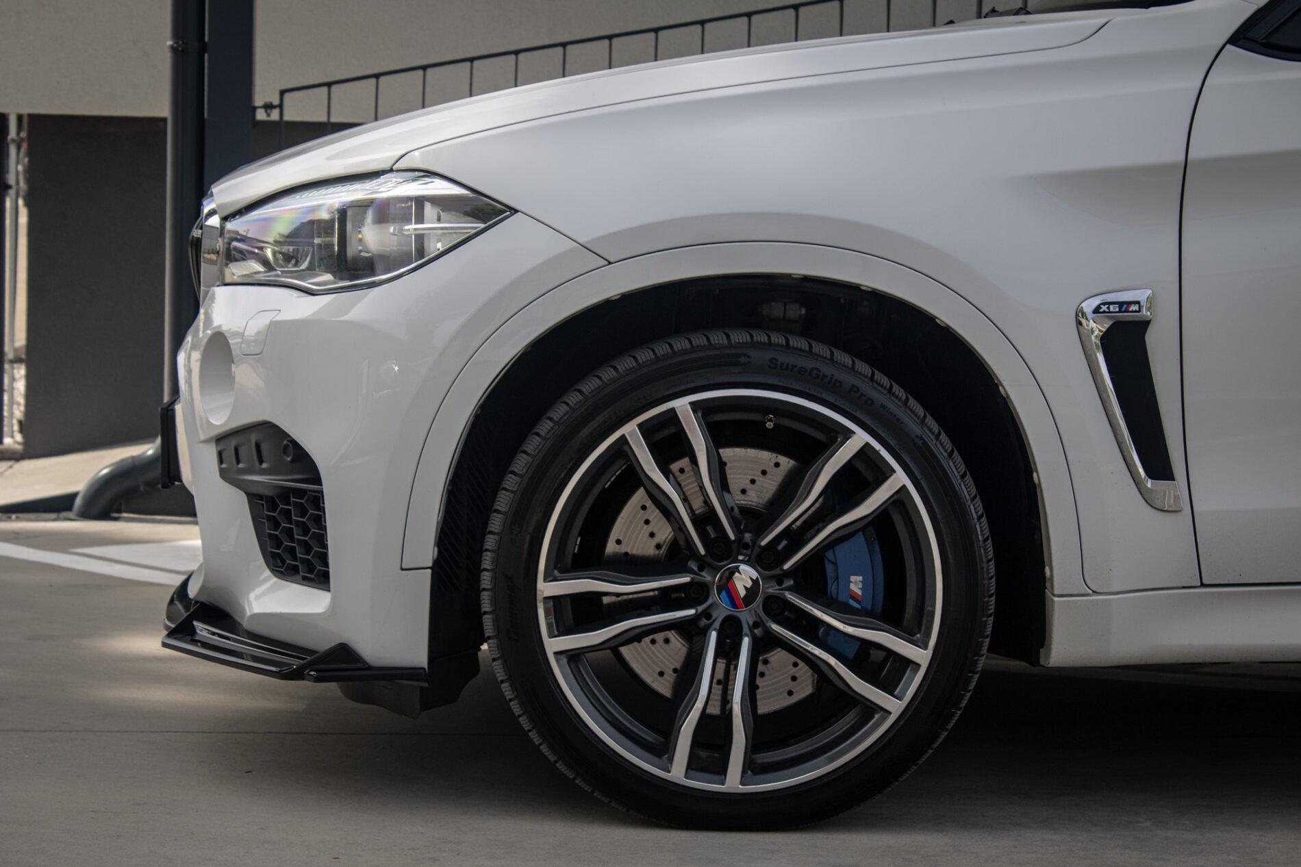 2016 BMW X6 M, bílá suv, 227 553 km