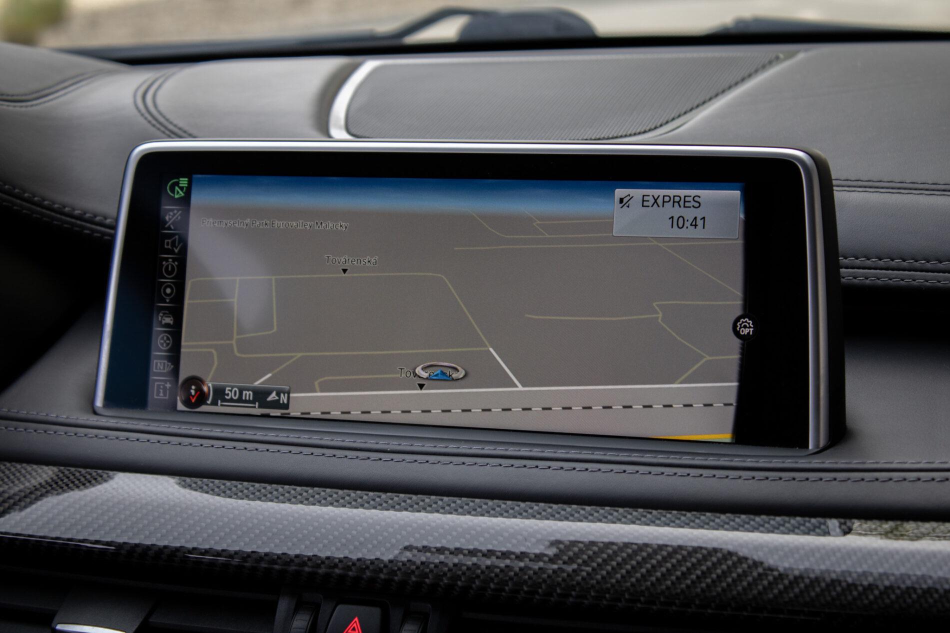 2016 BMW X6 M, bílá suv, 227 553 km