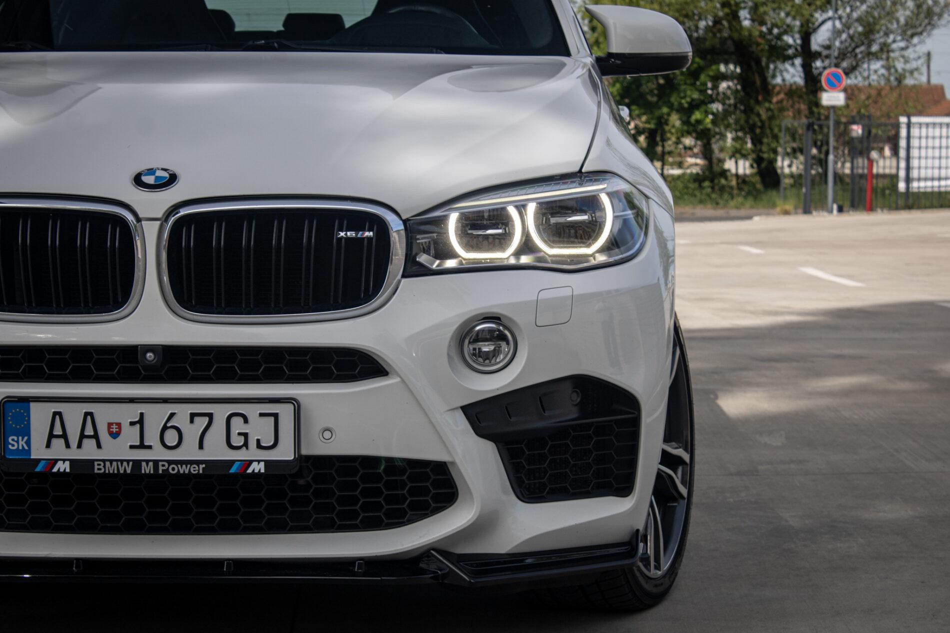2016 BMW X6 M, bílá suv, 227 553 km