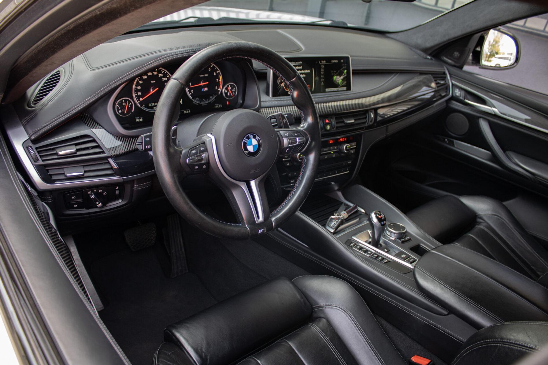 2016 BMW X6 M, bílá suv, 227 553 km