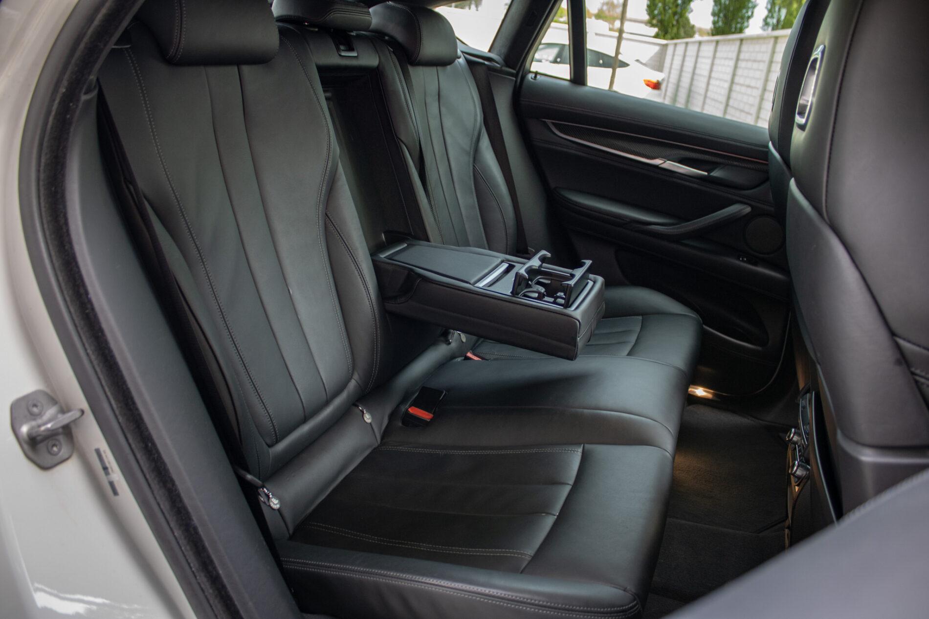 2016 BMW X6 M, bílá suv, 227 553 km