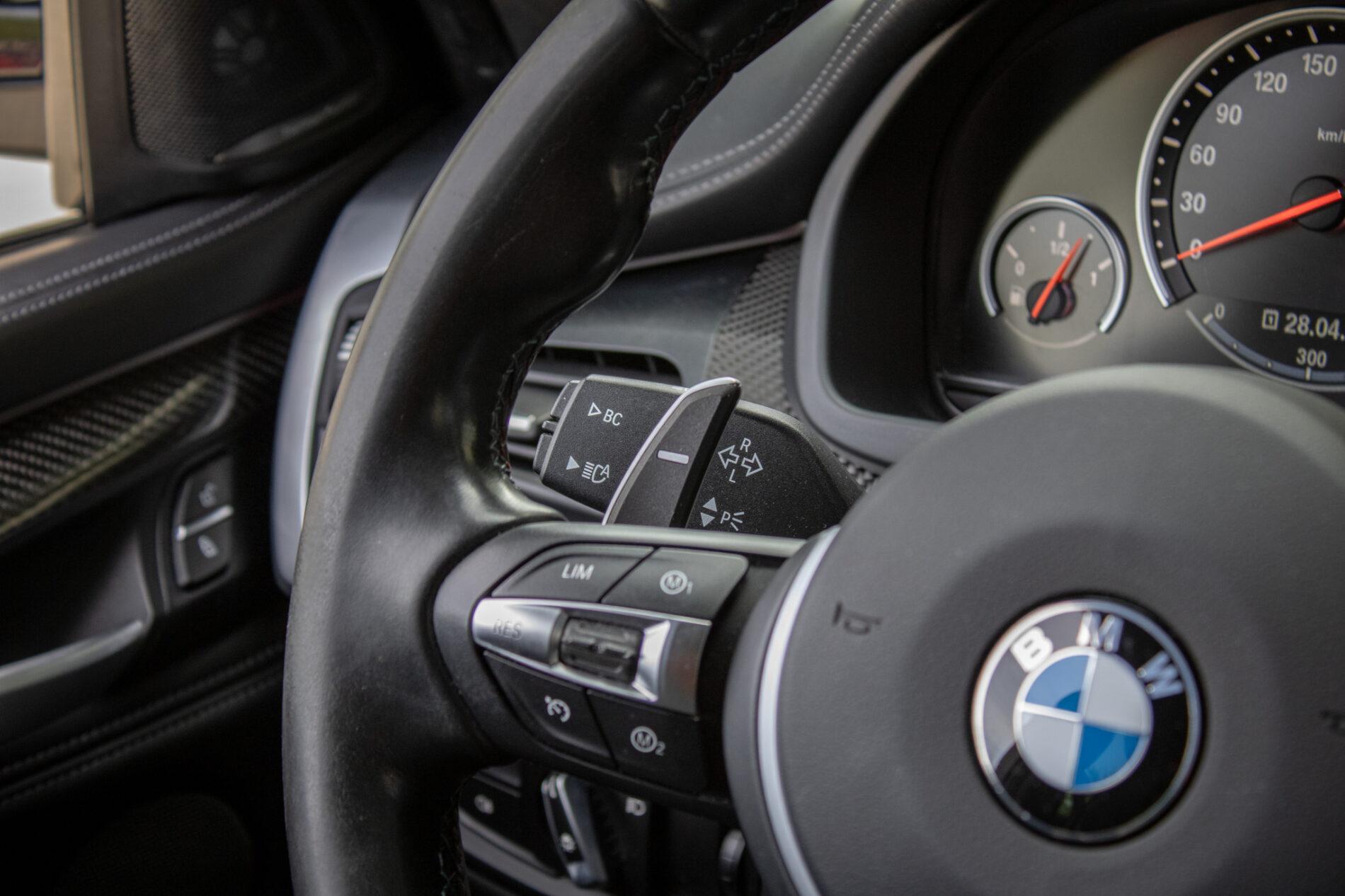 2016 BMW X6 M, bílá suv, 227 553 km