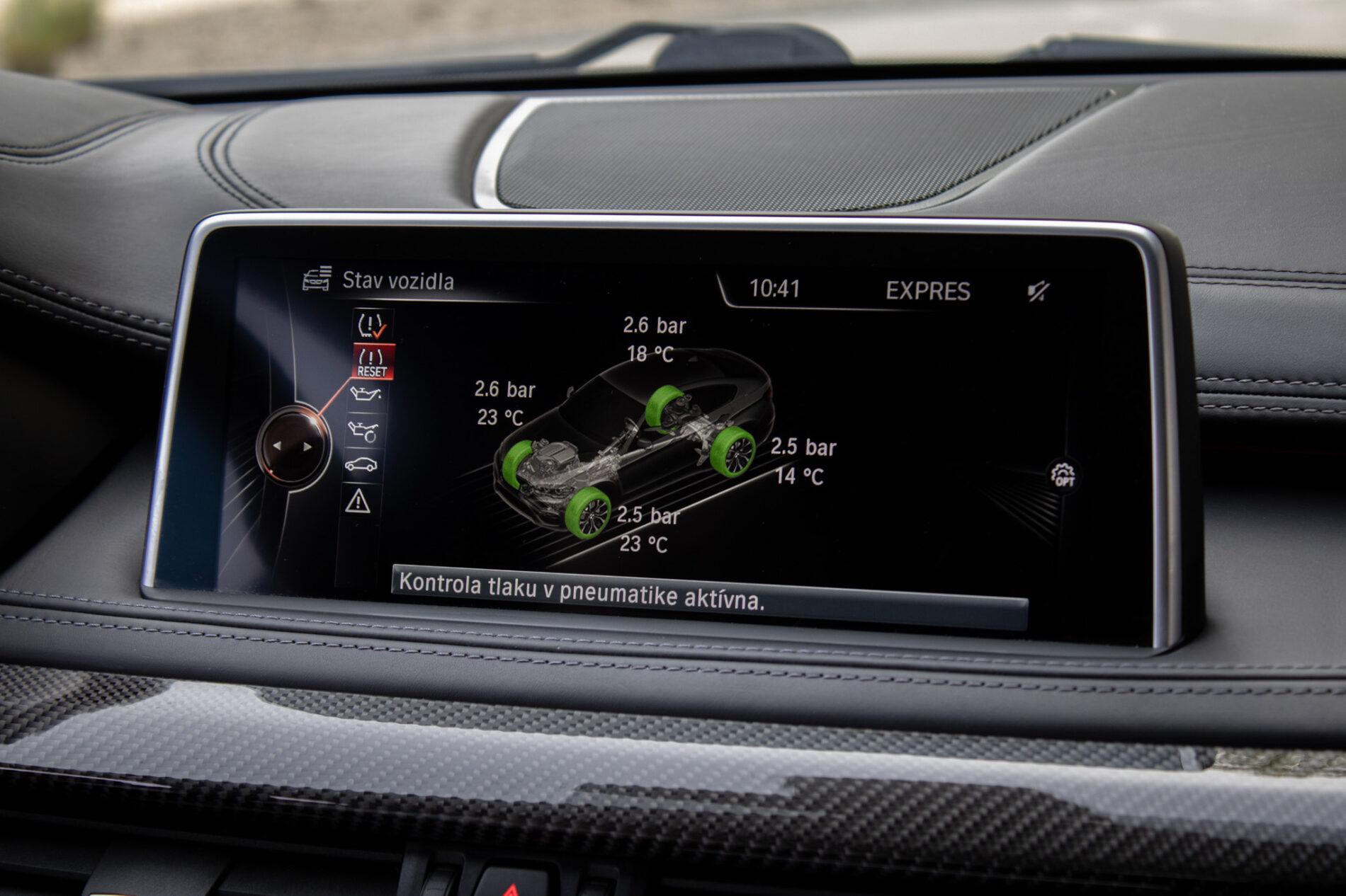 2016 BMW X6 M, bílá suv, 227 553 km