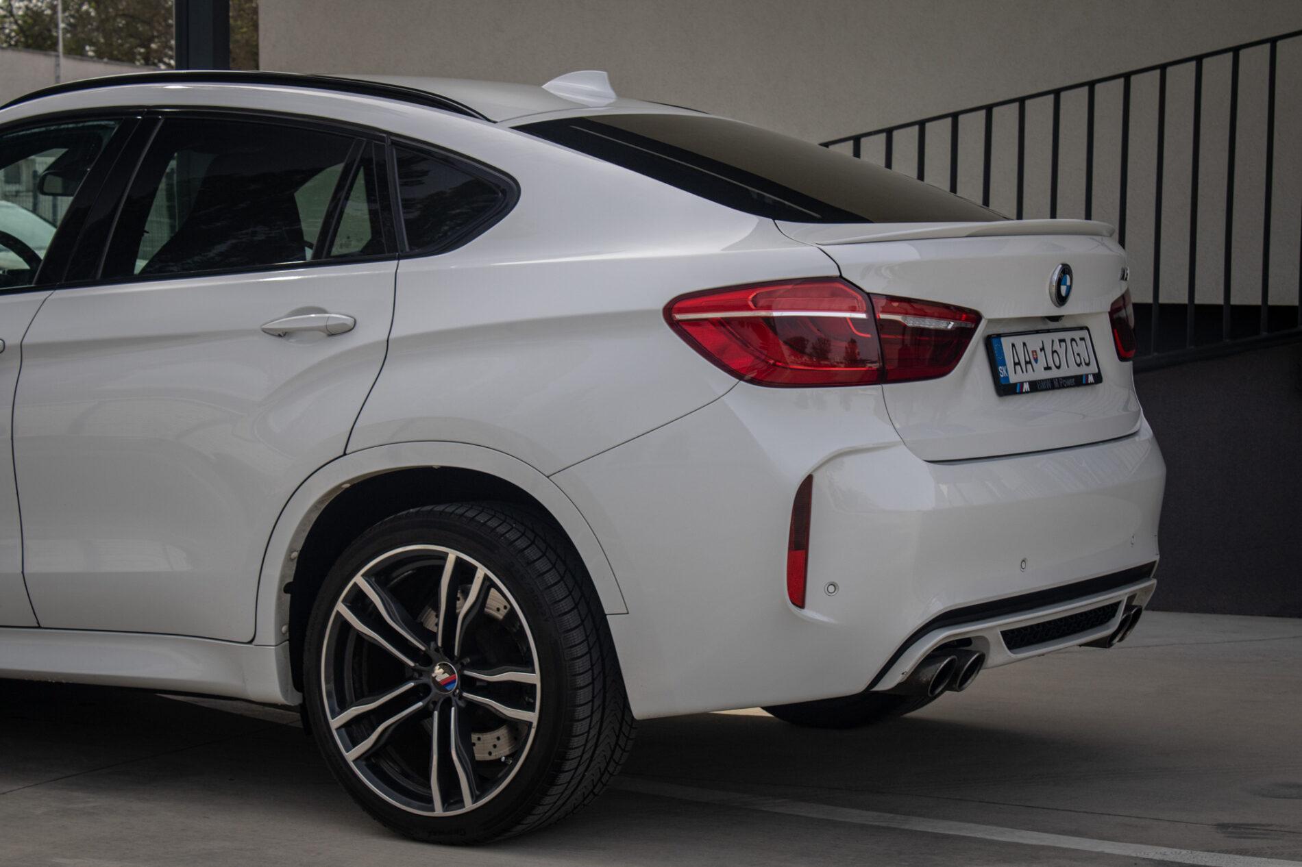 2016 BMW X6 M, bílá suv, 227 553 km