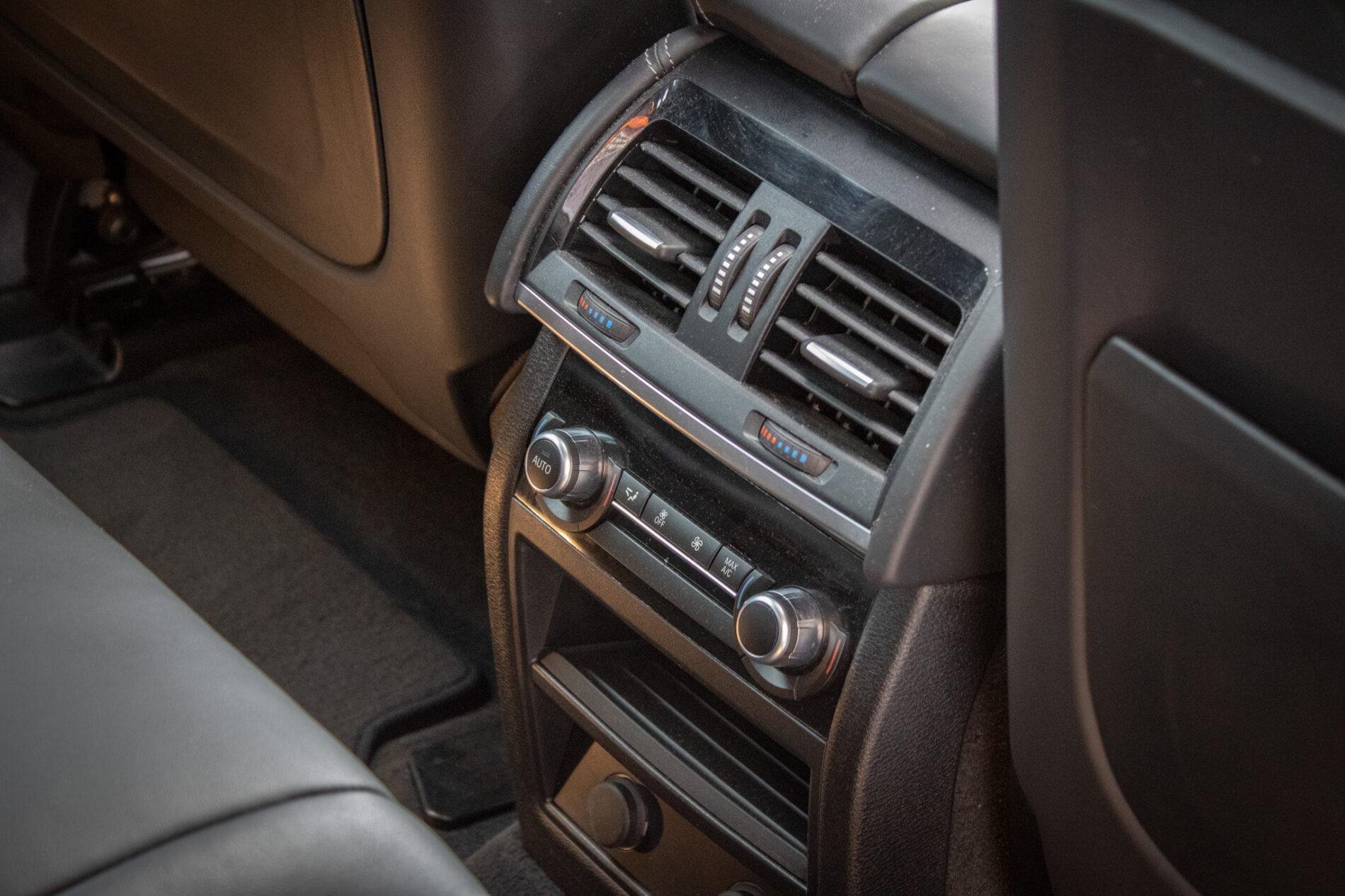 2016 BMW X6 M, bílá suv, 227 553 km