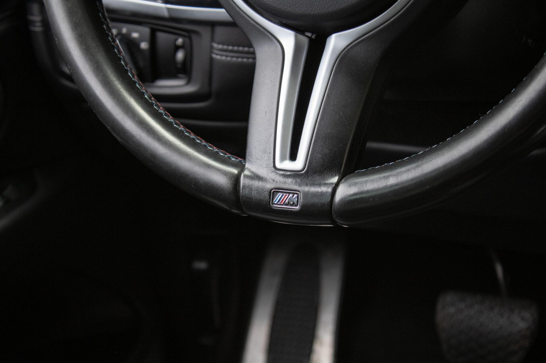 2016 BMW X6 M, bílá suv, 227 553 km