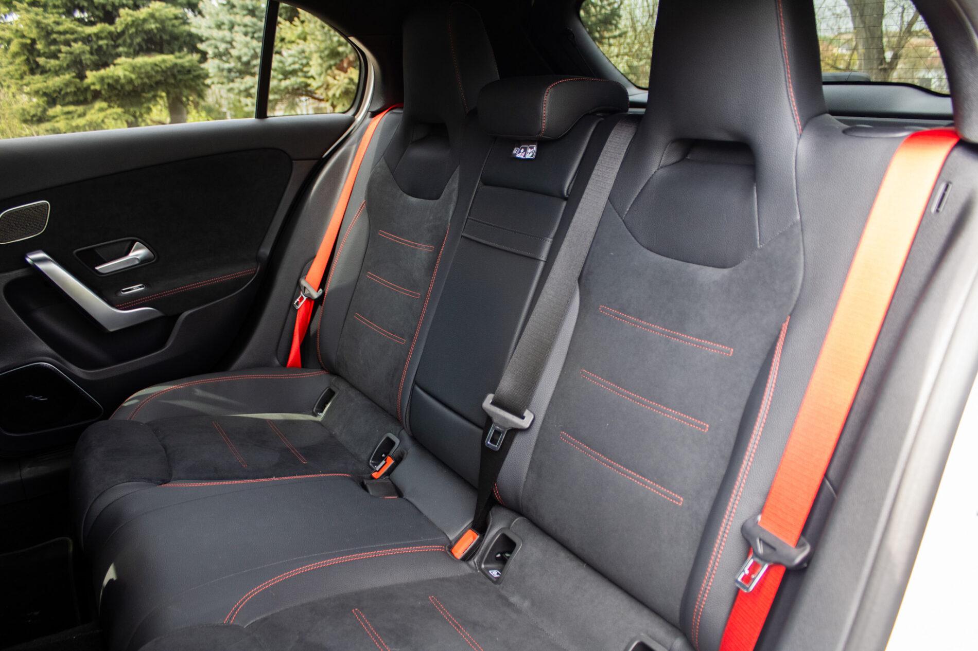 2024 Mercedes-Benz A 45 AMG S, bílá hatchback, 6 500 km