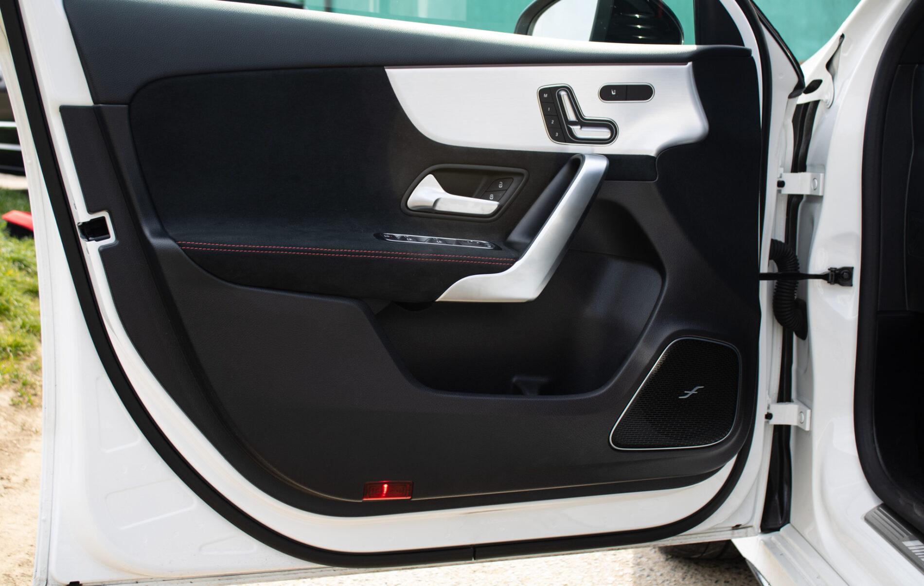 2024 Mercedes-Benz A 45 AMG S, bílá hatchback, 6 500 km