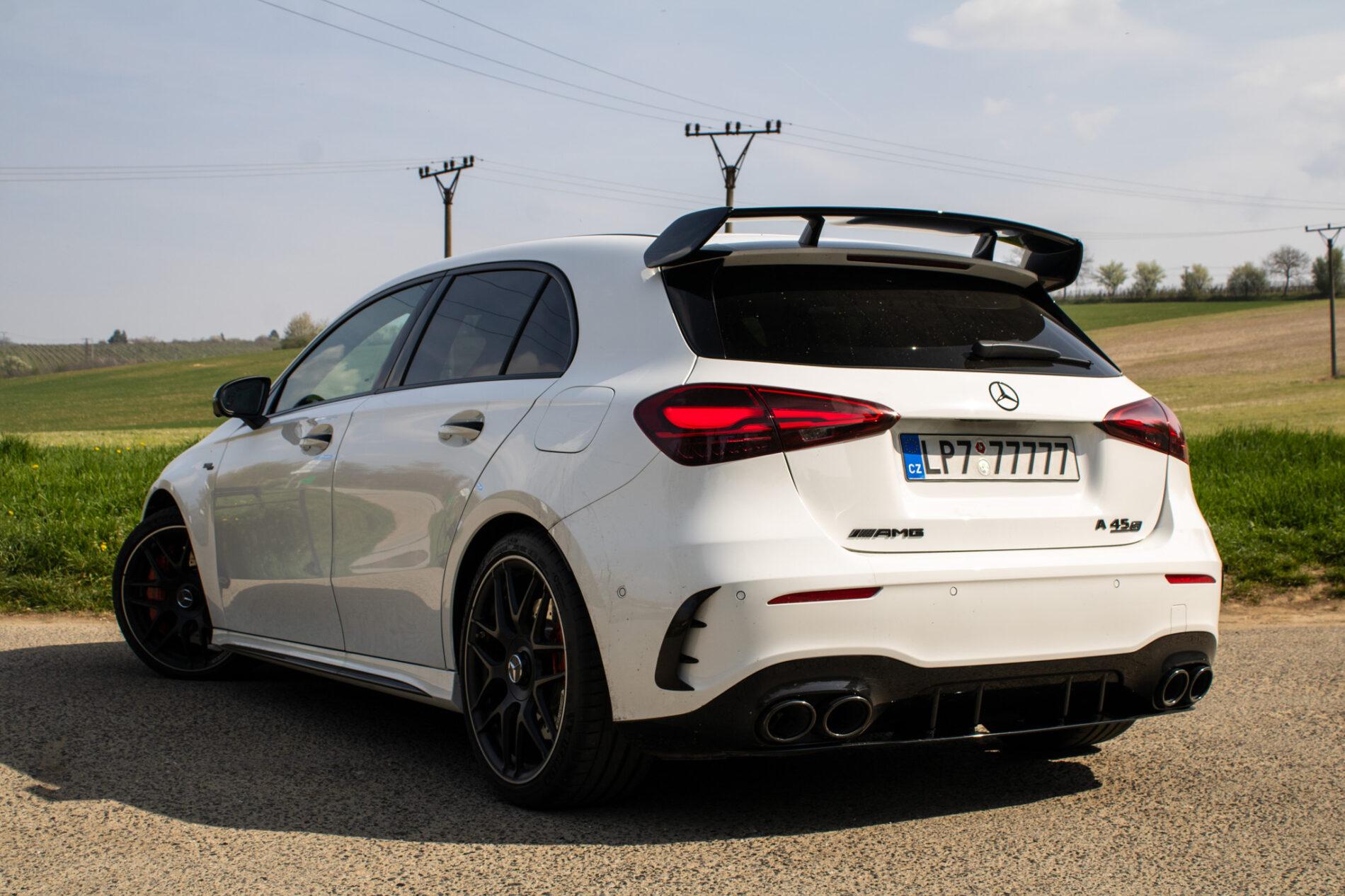 2024 Mercedes-Benz A 45 AMG S, bílá hatchback, 6 500 km