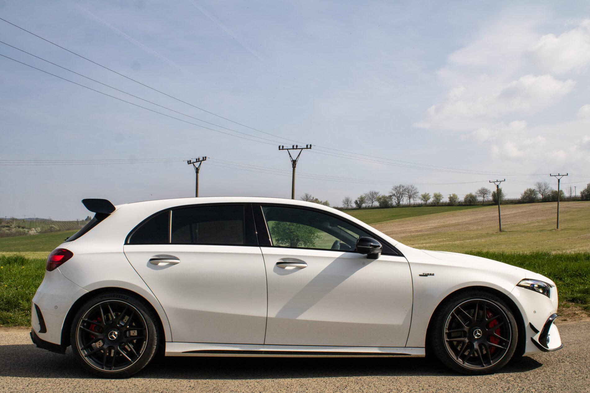 2024 Mercedes-Benz A 45 AMG S, bílá hatchback, 6 500 km